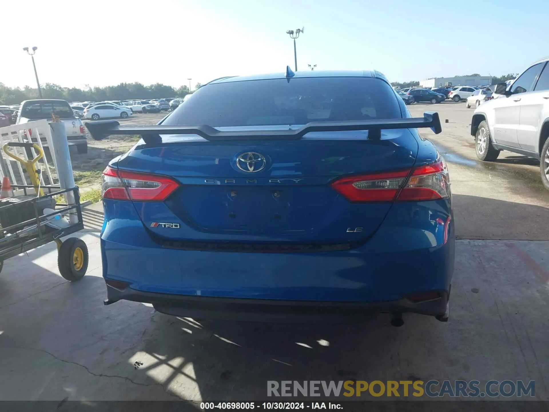16 Photograph of a damaged car 4T1B11HK8KU264284 TOYOTA CAMRY 2019