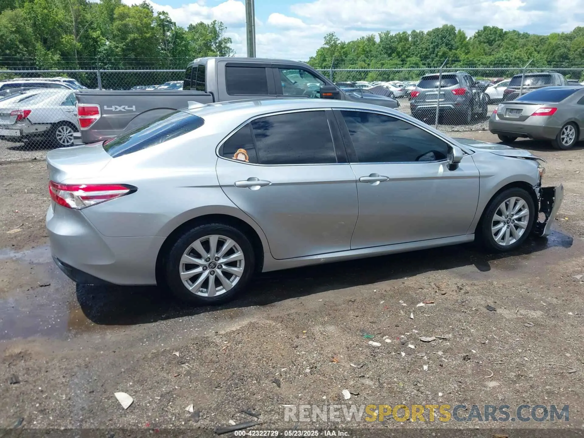 13 Photograph of a damaged car 4T1B11HK8KU269257 TOYOTA CAMRY 2019