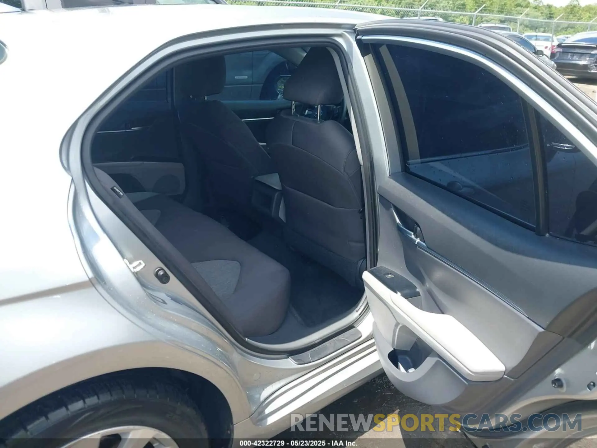 8 Photograph of a damaged car 4T1B11HK8KU269257 TOYOTA CAMRY 2019