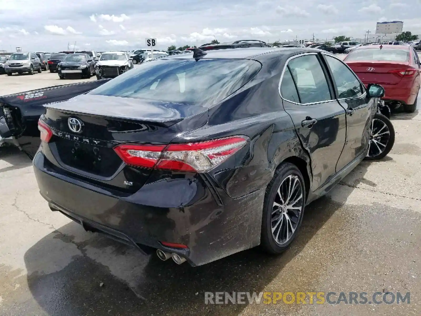 4 Photograph of a damaged car 4T1B11HK8KU272689 TOYOTA CAMRY 2019