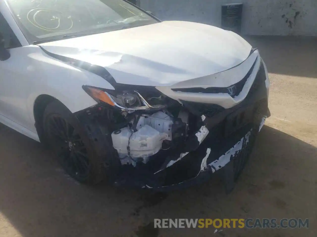 9 Photograph of a damaged car 4T1B11HK8KU274152 TOYOTA CAMRY 2019