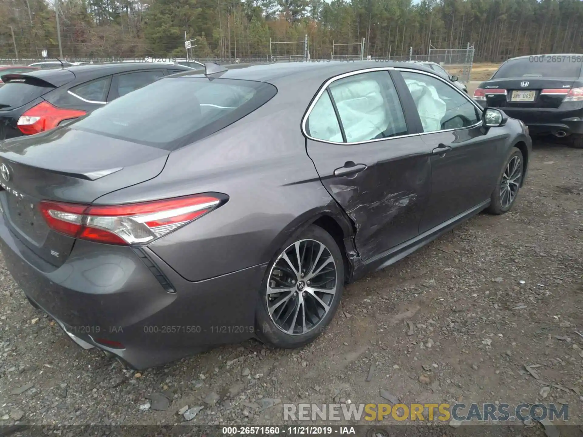 4 Photograph of a damaged car 4T1B11HK8KU275348 TOYOTA CAMRY 2019