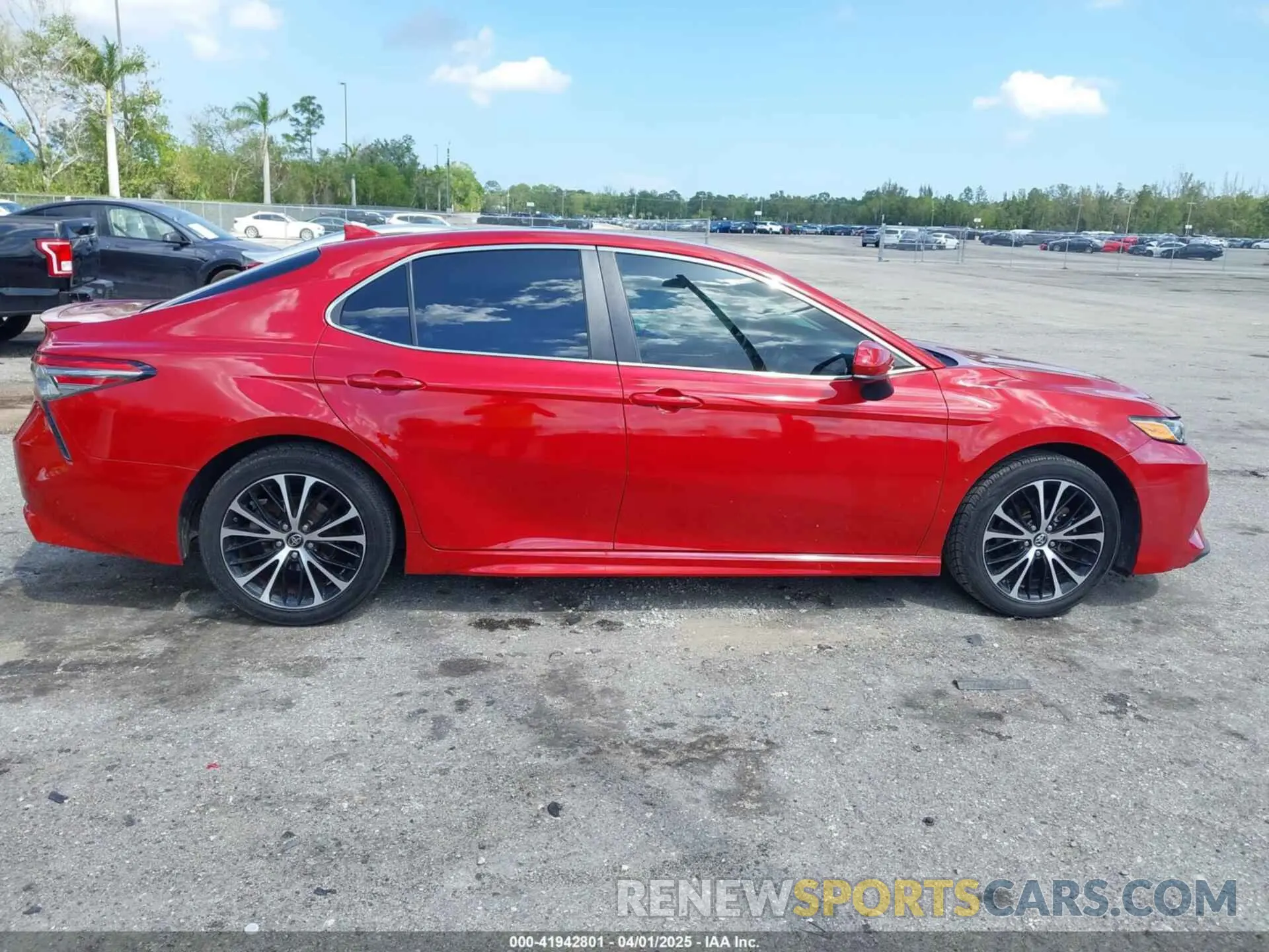 14 Photograph of a damaged car 4T1B11HK8KU277276 TOYOTA CAMRY 2019
