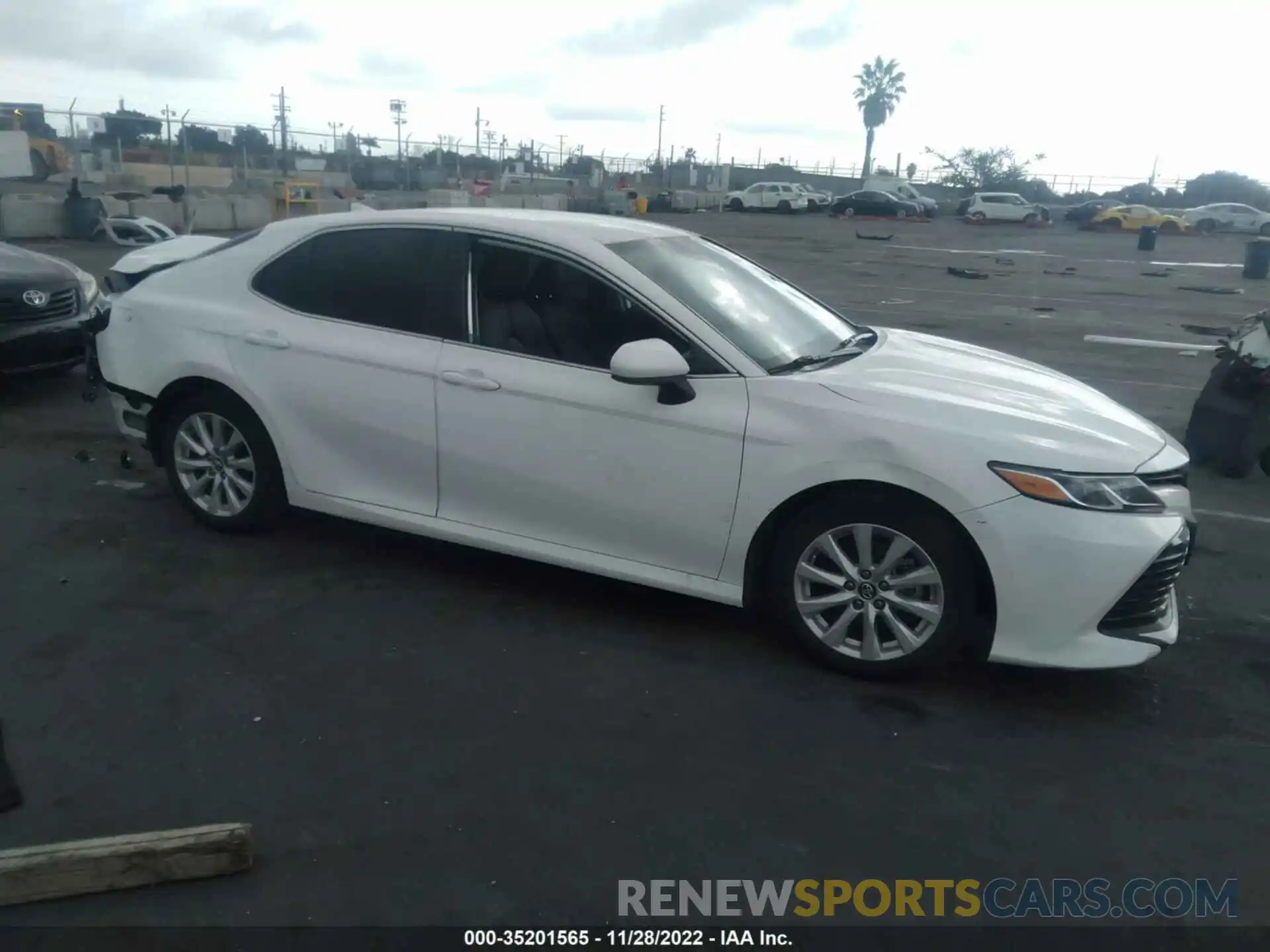 1 Photograph of a damaged car 4T1B11HK8KU283014 TOYOTA CAMRY 2019