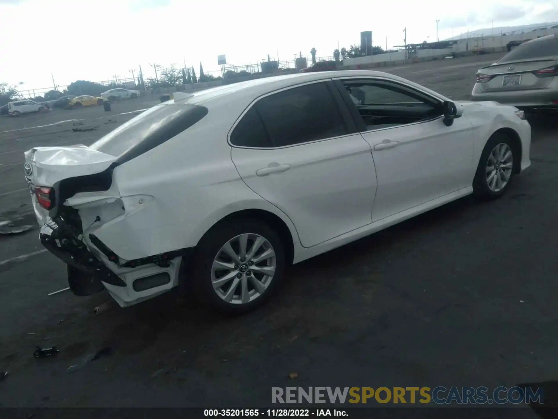 4 Photograph of a damaged car 4T1B11HK8KU283014 TOYOTA CAMRY 2019