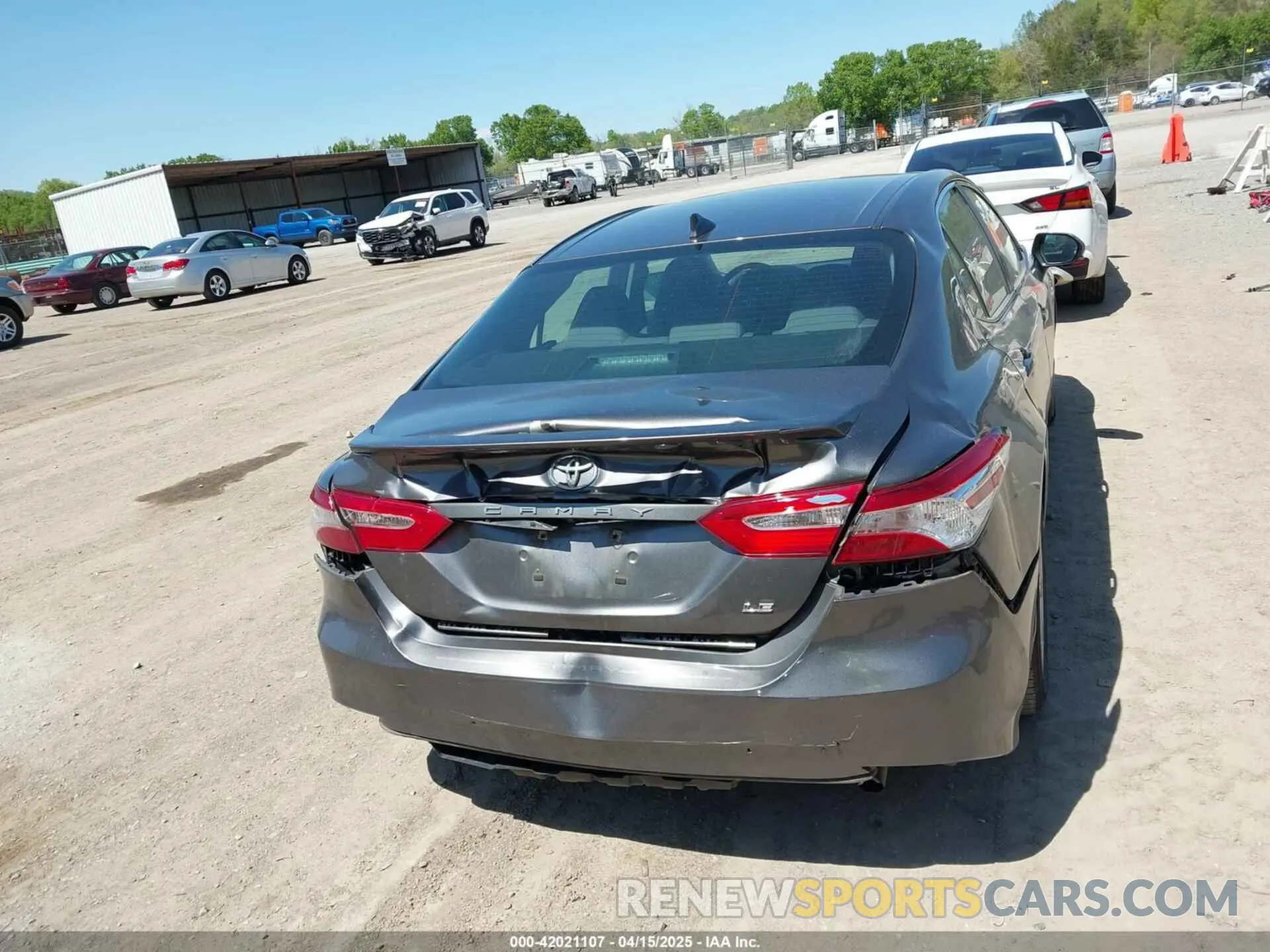 16 Photograph of a damaged car 4T1B11HK8KU289721 TOYOTA CAMRY 2019