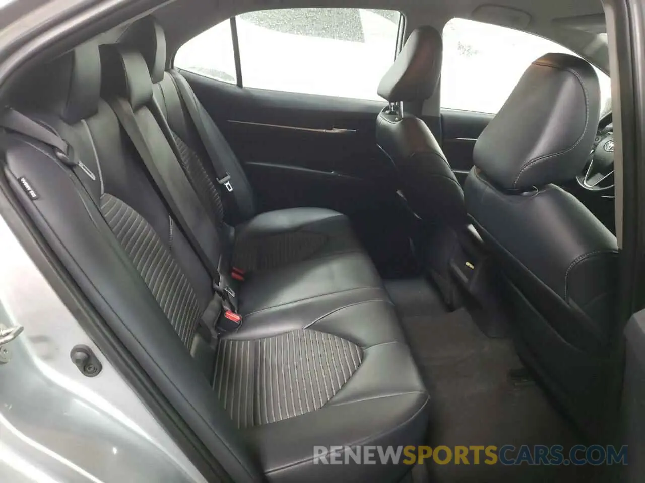 10 Photograph of a damaged car 4T1B11HK8KU290867 TOYOTA CAMRY 2019