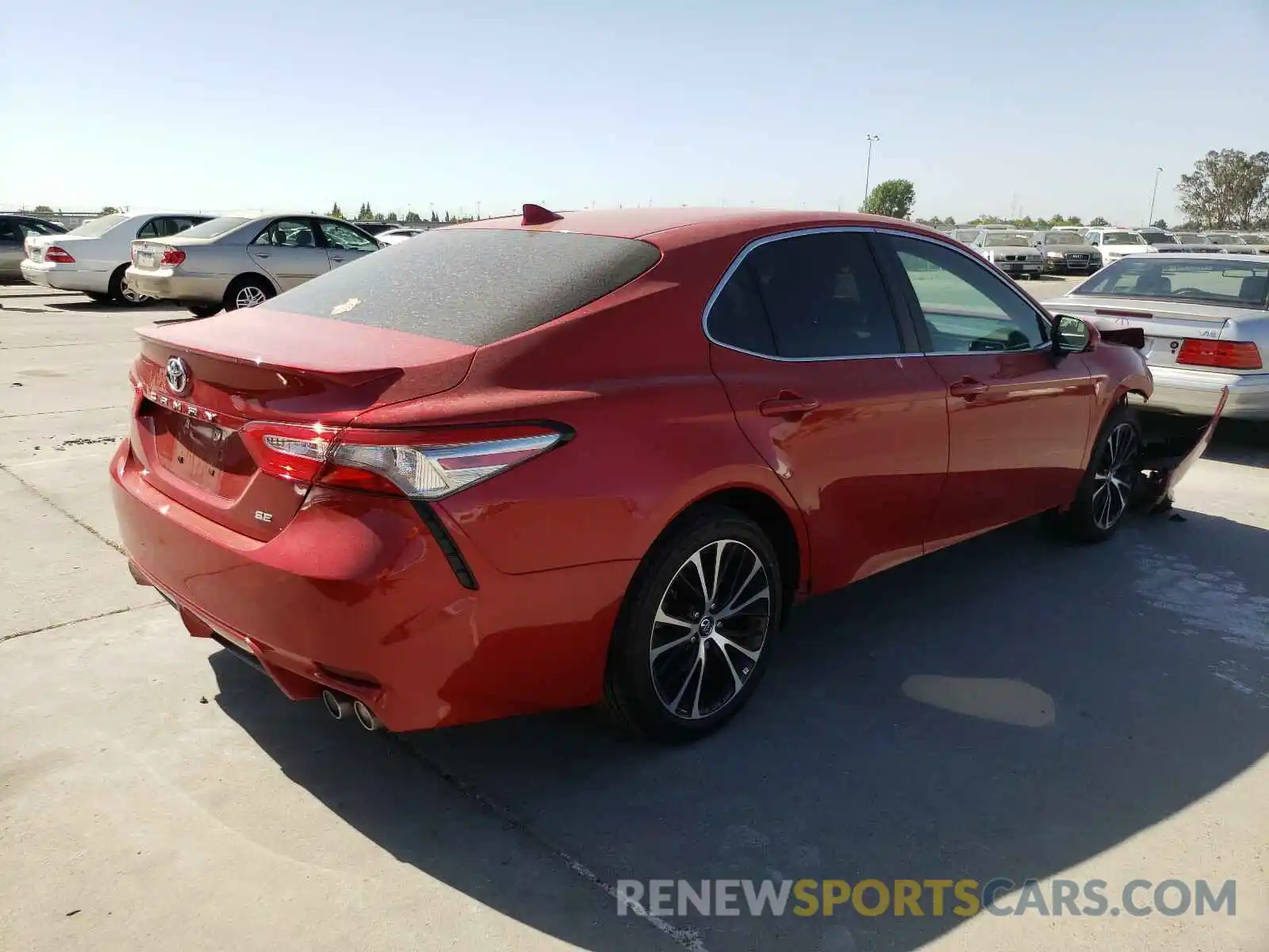 4 Photograph of a damaged car 4T1B11HK8KU291128 TOYOTA CAMRY 2019