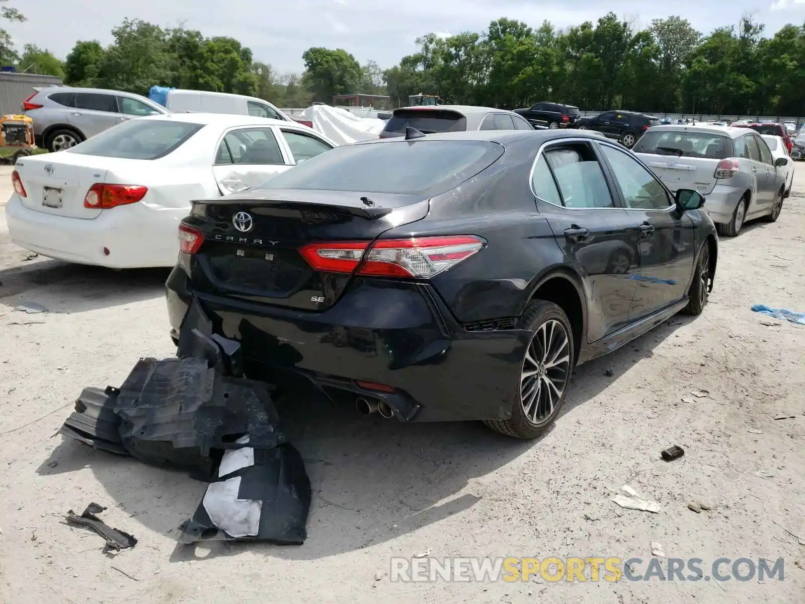 4 Photograph of a damaged car 4T1B11HK8KU685843 TOYOTA CAMRY 2019