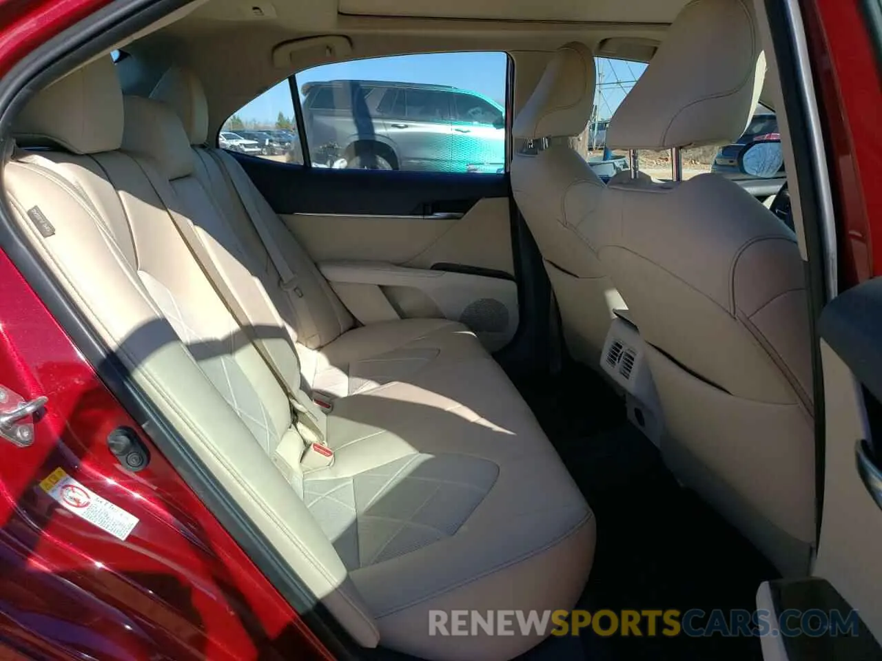 10 Photograph of a damaged car 4T1B11HK8KU686104 TOYOTA CAMRY 2019