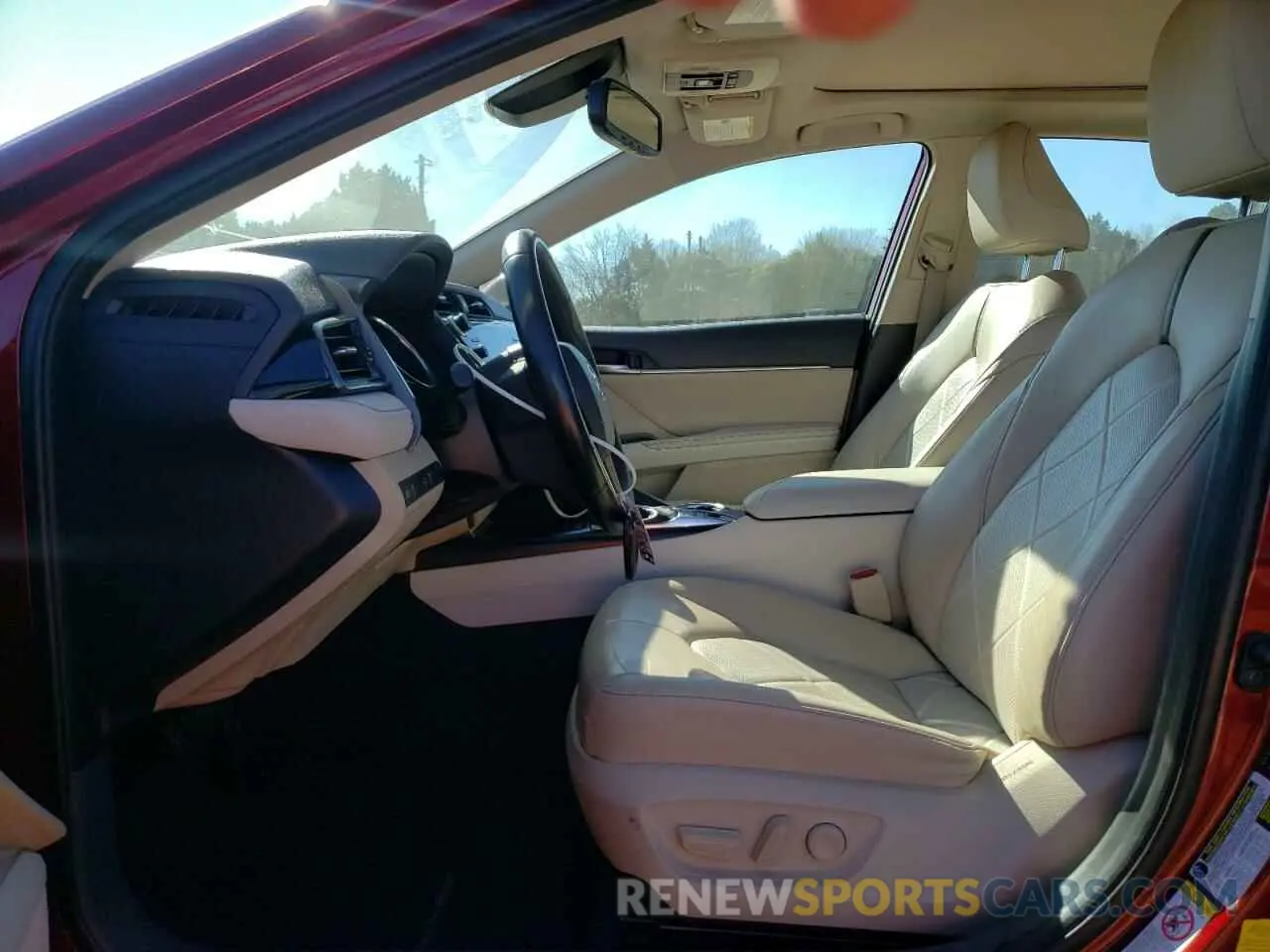 7 Photograph of a damaged car 4T1B11HK8KU686104 TOYOTA CAMRY 2019