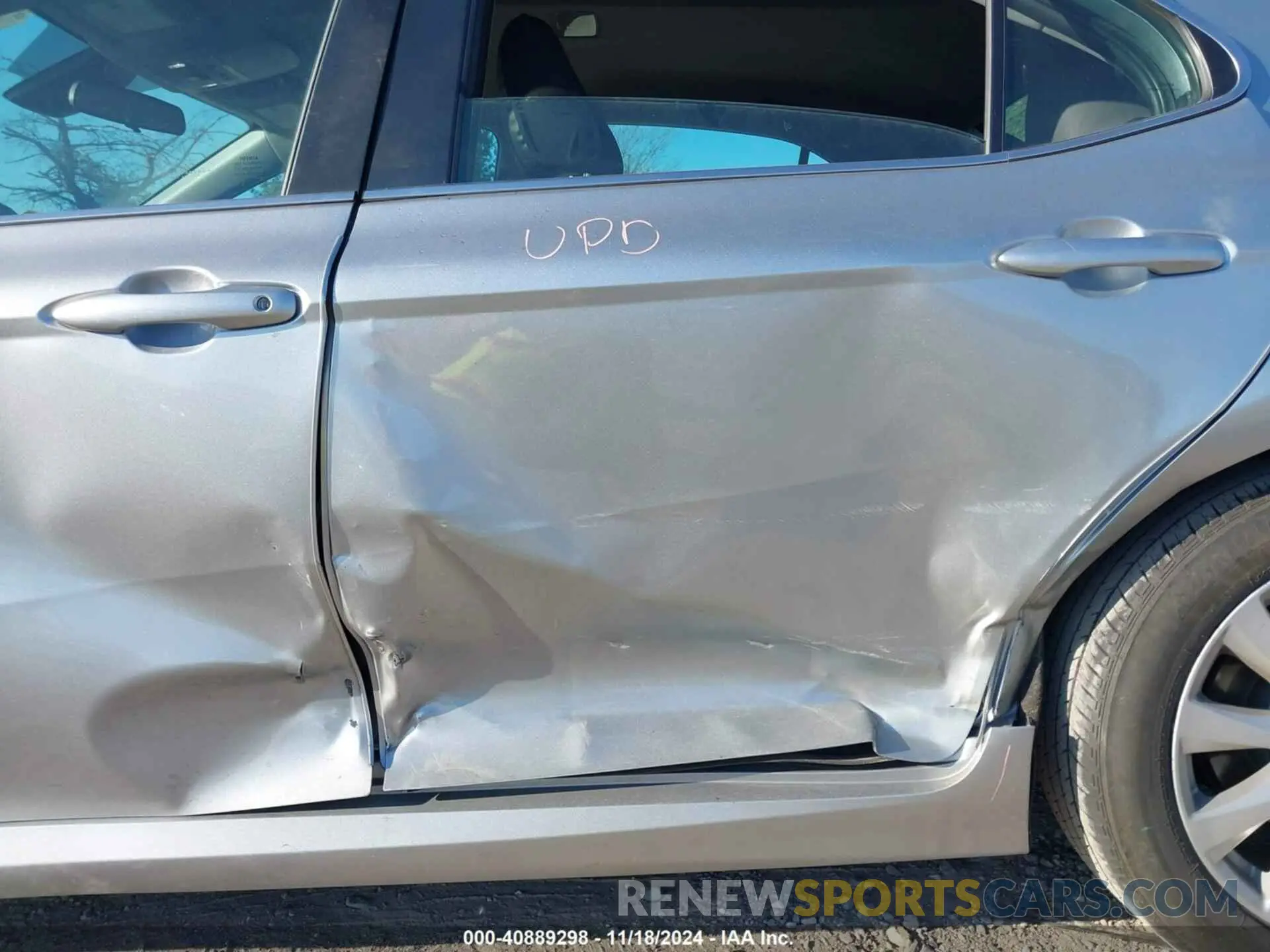 20 Photograph of a damaged car 4T1B11HK8KU693893 TOYOTA CAMRY 2019