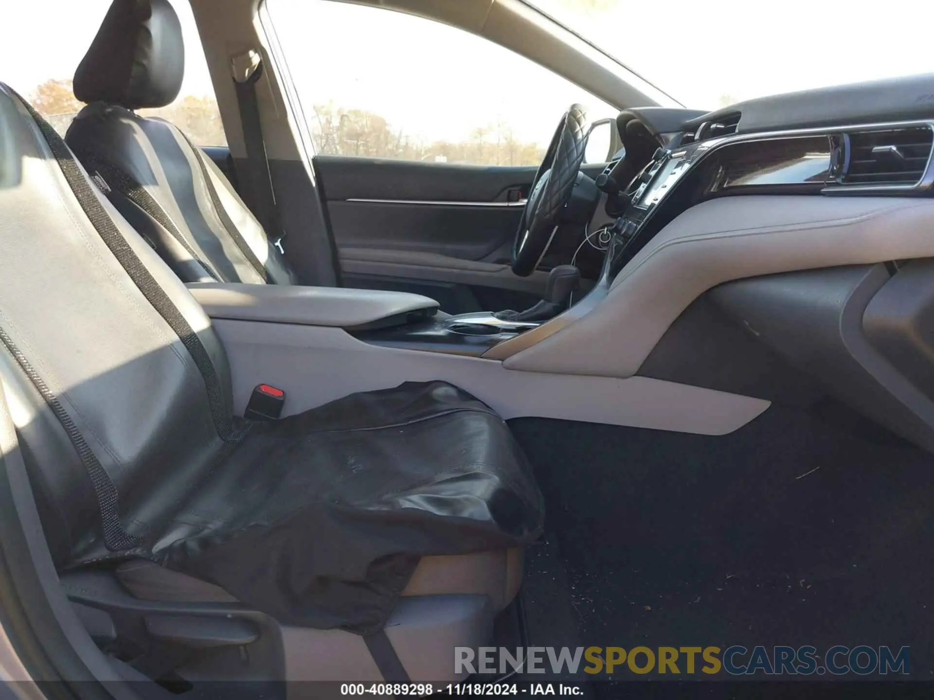 5 Photograph of a damaged car 4T1B11HK8KU693893 TOYOTA CAMRY 2019