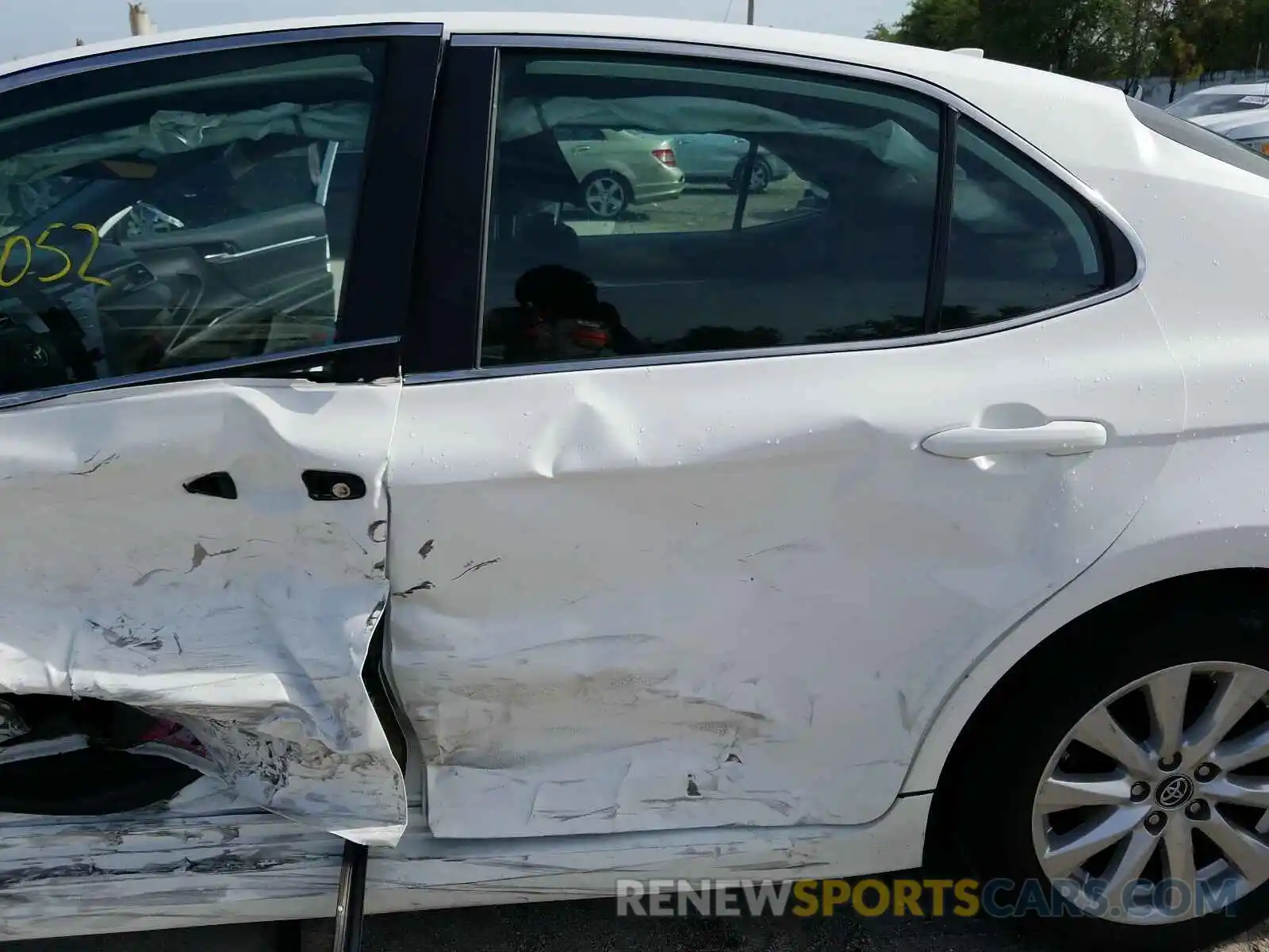 10 Photograph of a damaged car 4T1B11HK8KU694462 TOYOTA CAMRY 2019