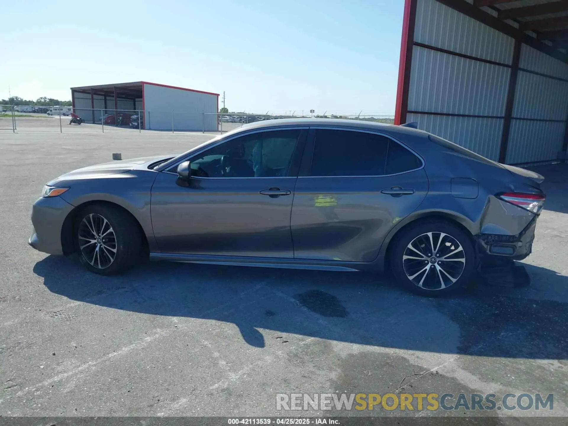 14 Photograph of a damaged car 4T1B11HK8KU695076 TOYOTA CAMRY 2019