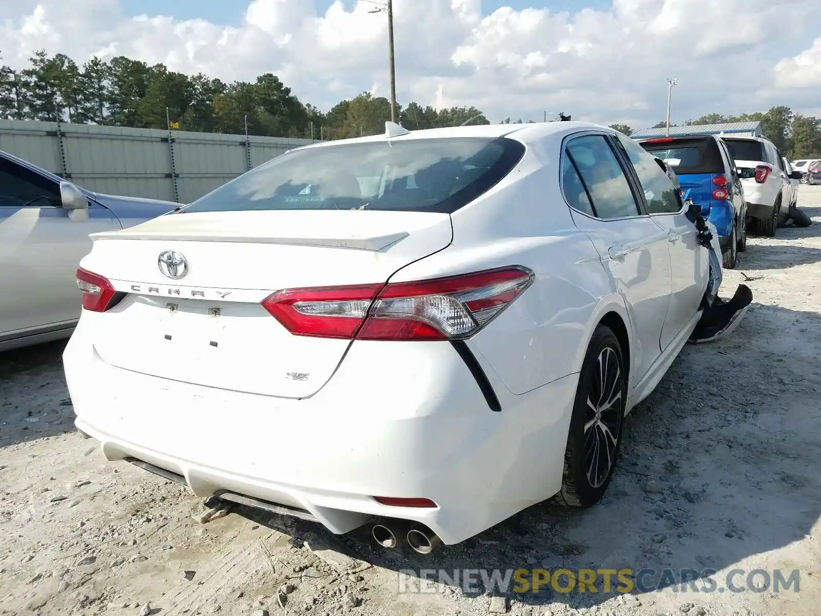 4 Photograph of a damaged car 4T1B11HK8KU696874 TOYOTA CAMRY 2019