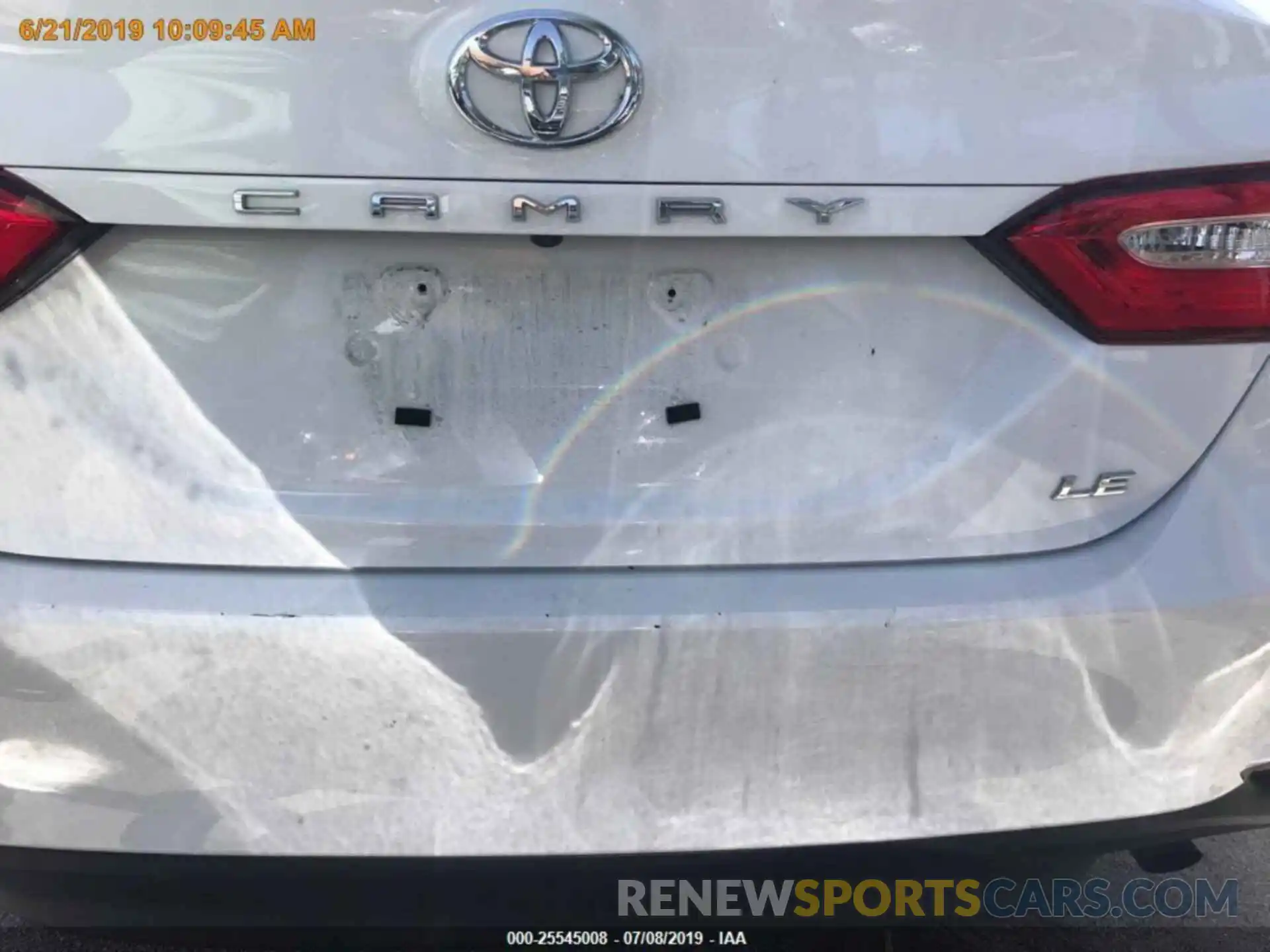 16 Photograph of a damaged car 4T1B11HK8KU702964 TOYOTA CAMRY 2019