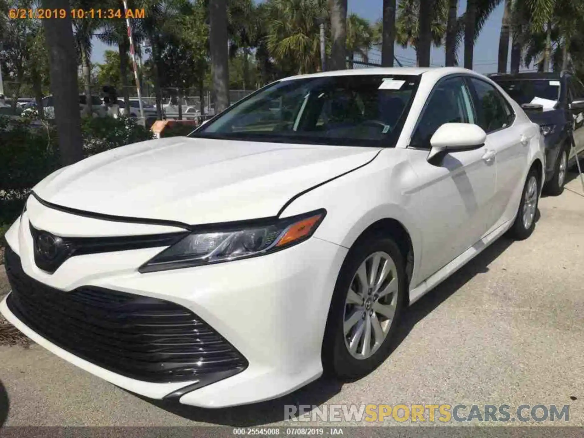 17 Photograph of a damaged car 4T1B11HK8KU702964 TOYOTA CAMRY 2019