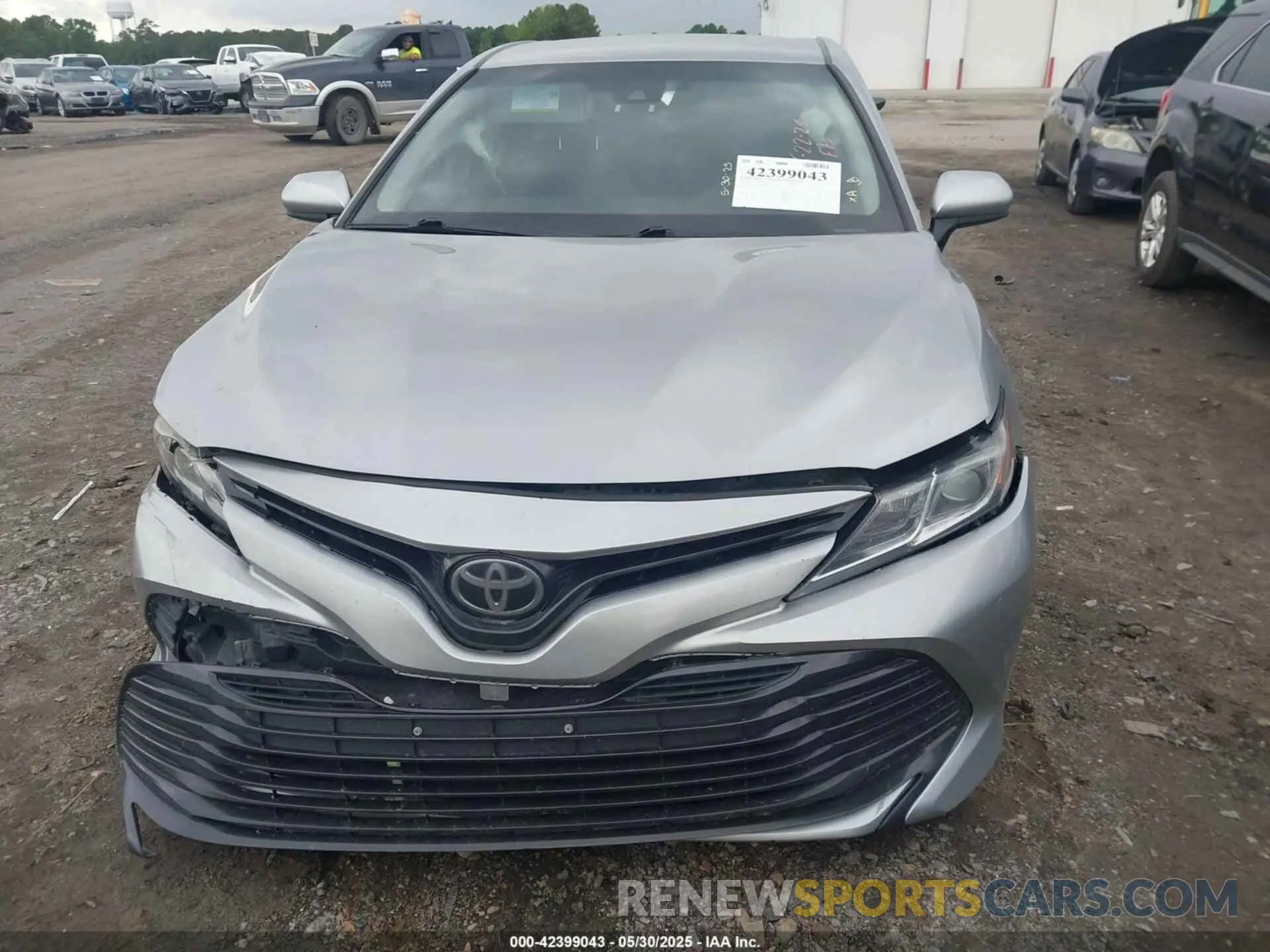 12 Photograph of a damaged car 4T1B11HK8KU704844 TOYOTA CAMRY 2019