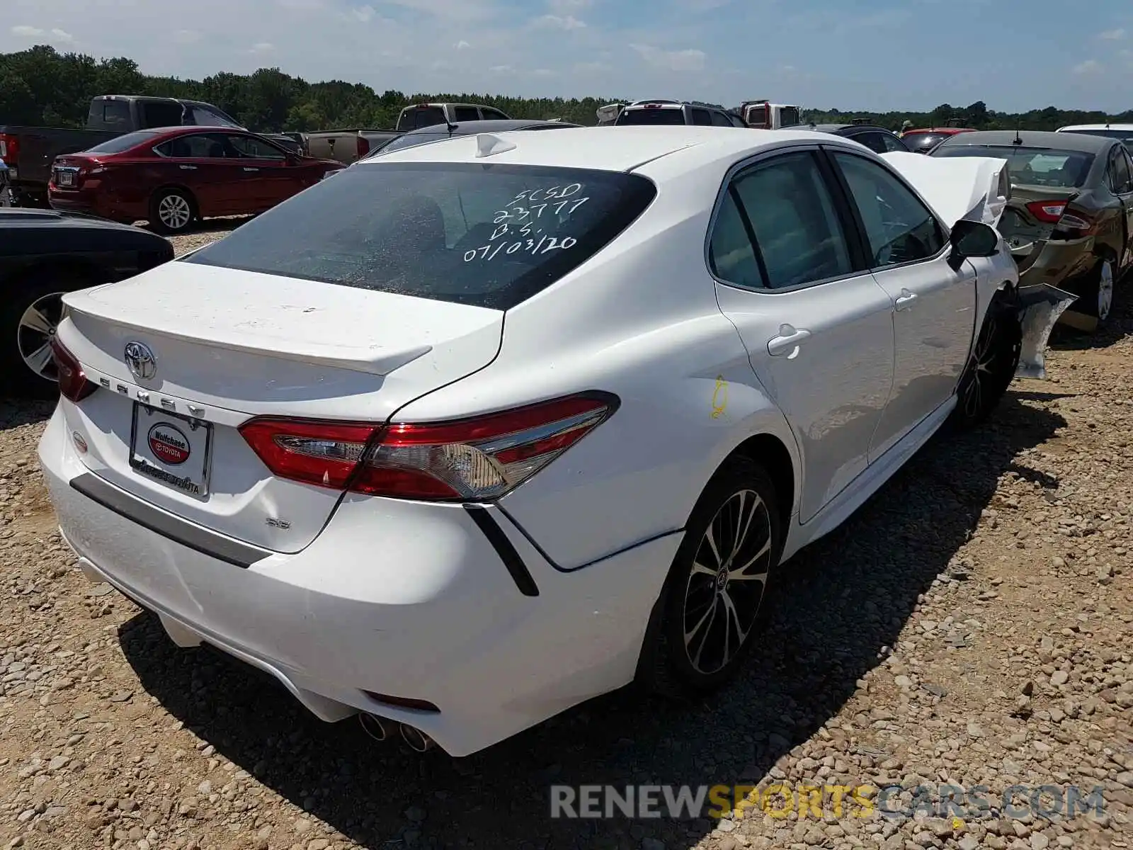 4 Photograph of a damaged car 4T1B11HK8KU705136 TOYOTA CAMRY 2019