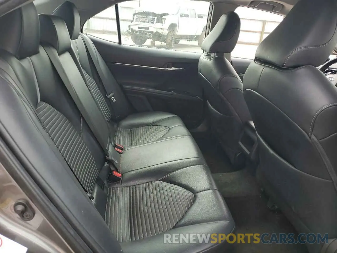 10 Photograph of a damaged car 4T1B11HK8KU708389 TOYOTA CAMRY 2019