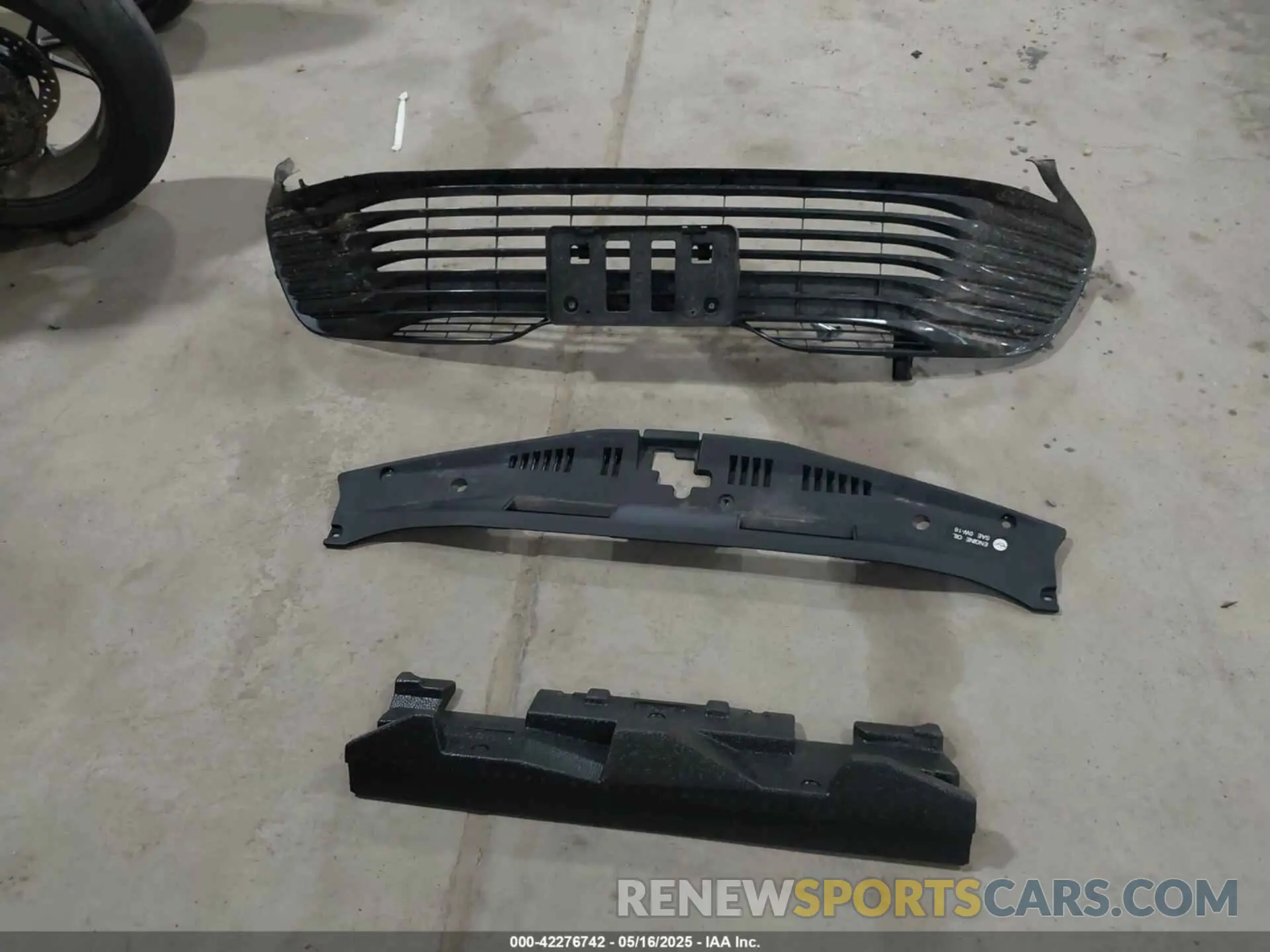 12 Photograph of a damaged car 4T1B11HK8KU709218 TOYOTA CAMRY 2019