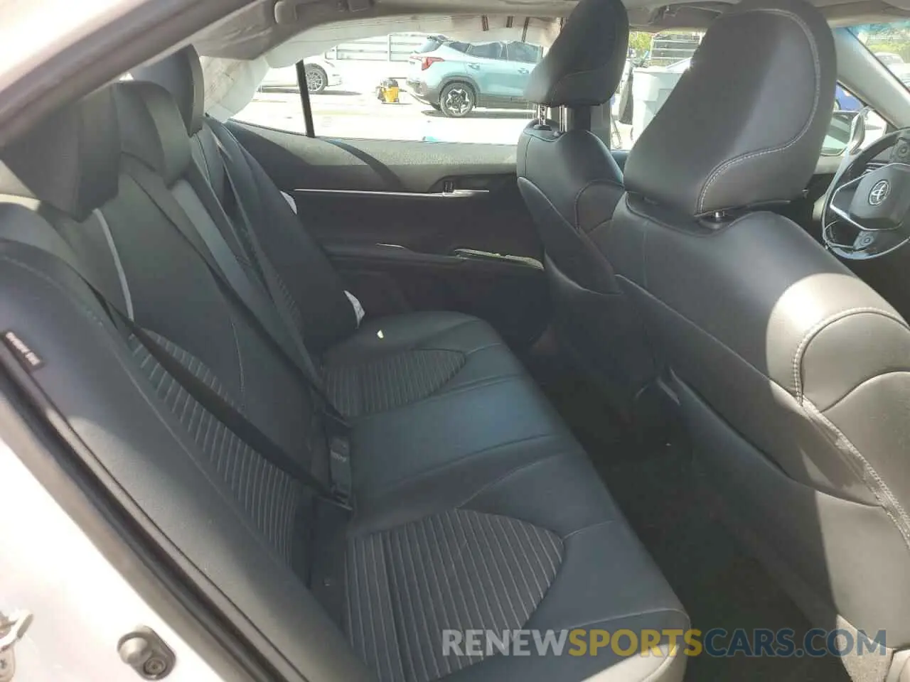 10 Photograph of a damaged car 4T1B11HK8KU716556 TOYOTA CAMRY 2019