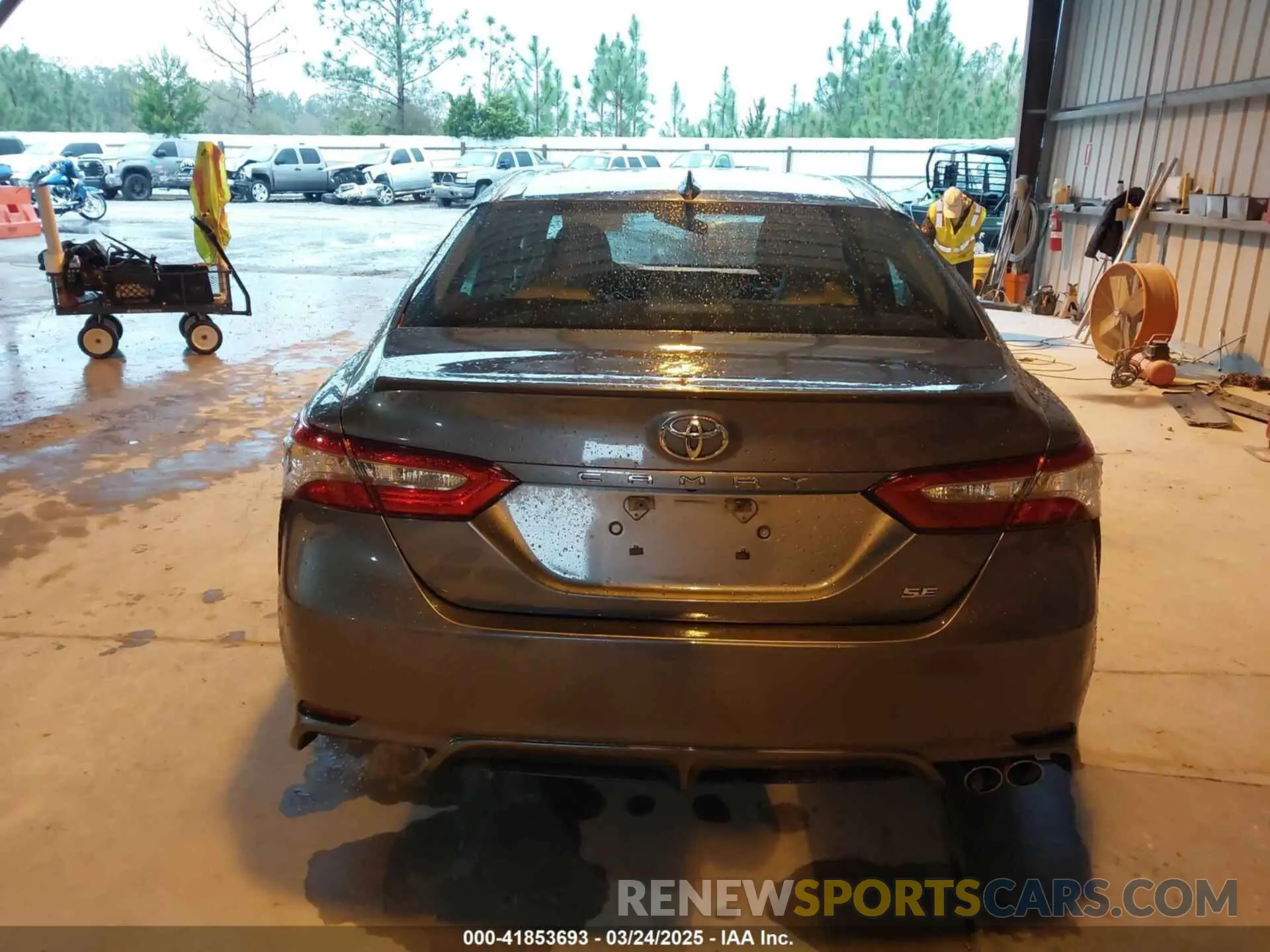 16 Photograph of a damaged car 4T1B11HK8KU723894 TOYOTA CAMRY 2019