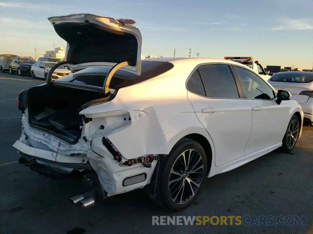 4 Photograph of a damaged car 4T1B11HK8KU724527 TOYOTA CAMRY 2019