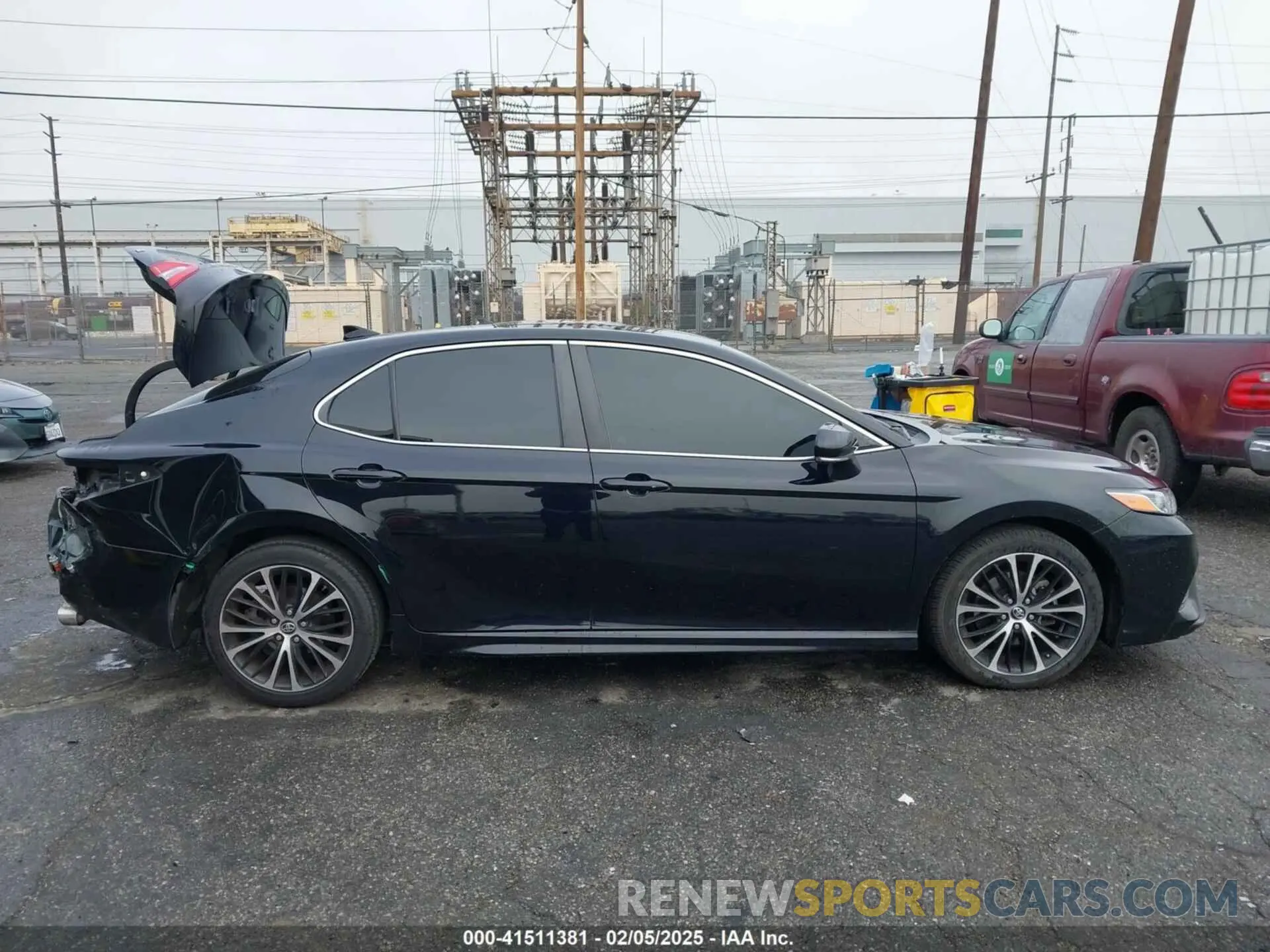 14 Photograph of a damaged car 4T1B11HK8KU728559 TOYOTA CAMRY 2019