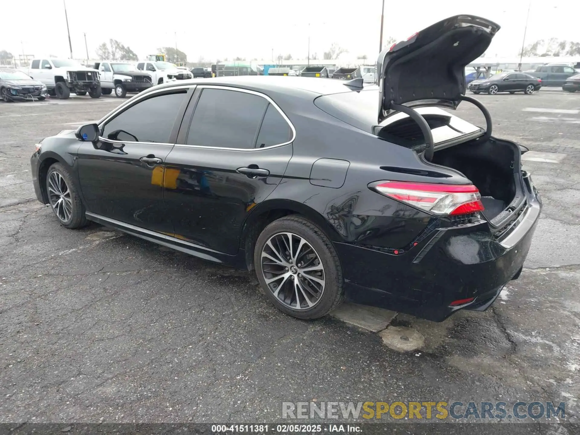 3 Photograph of a damaged car 4T1B11HK8KU728559 TOYOTA CAMRY 2019