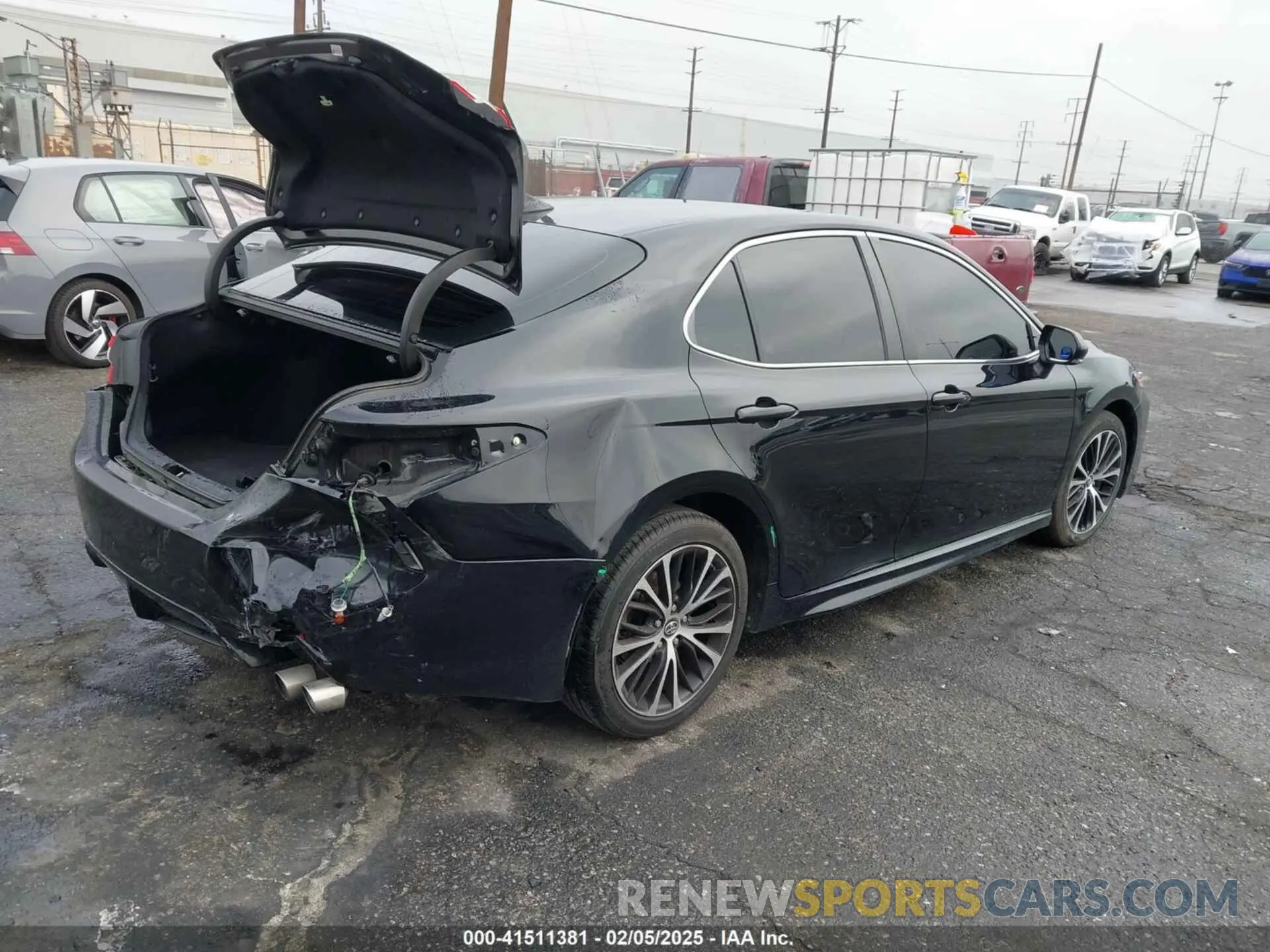 4 Photograph of a damaged car 4T1B11HK8KU728559 TOYOTA CAMRY 2019