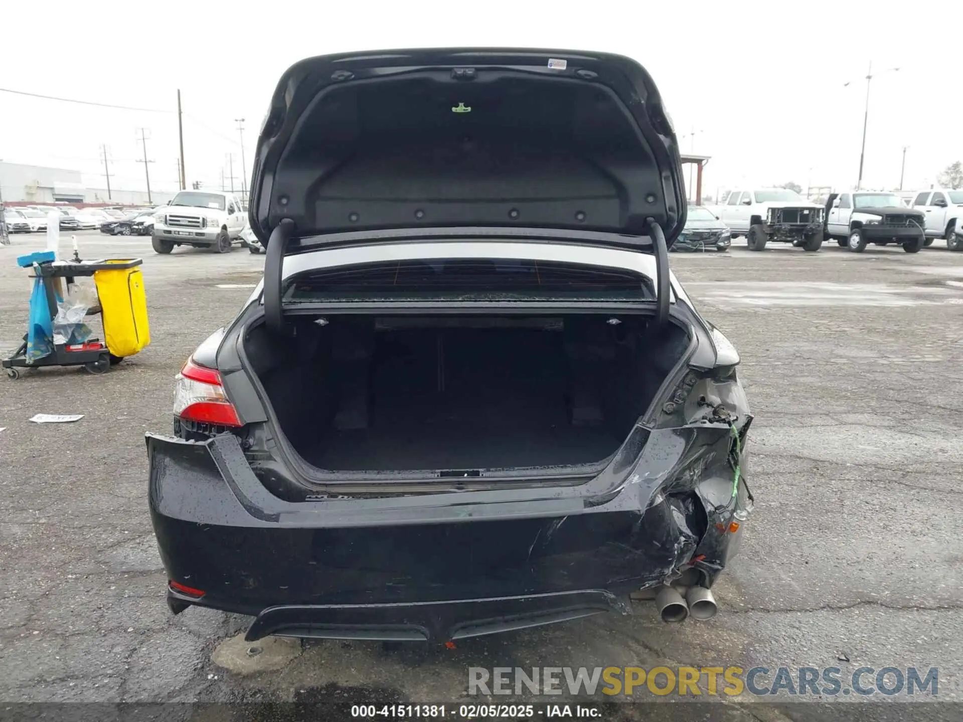 6 Photograph of a damaged car 4T1B11HK8KU728559 TOYOTA CAMRY 2019