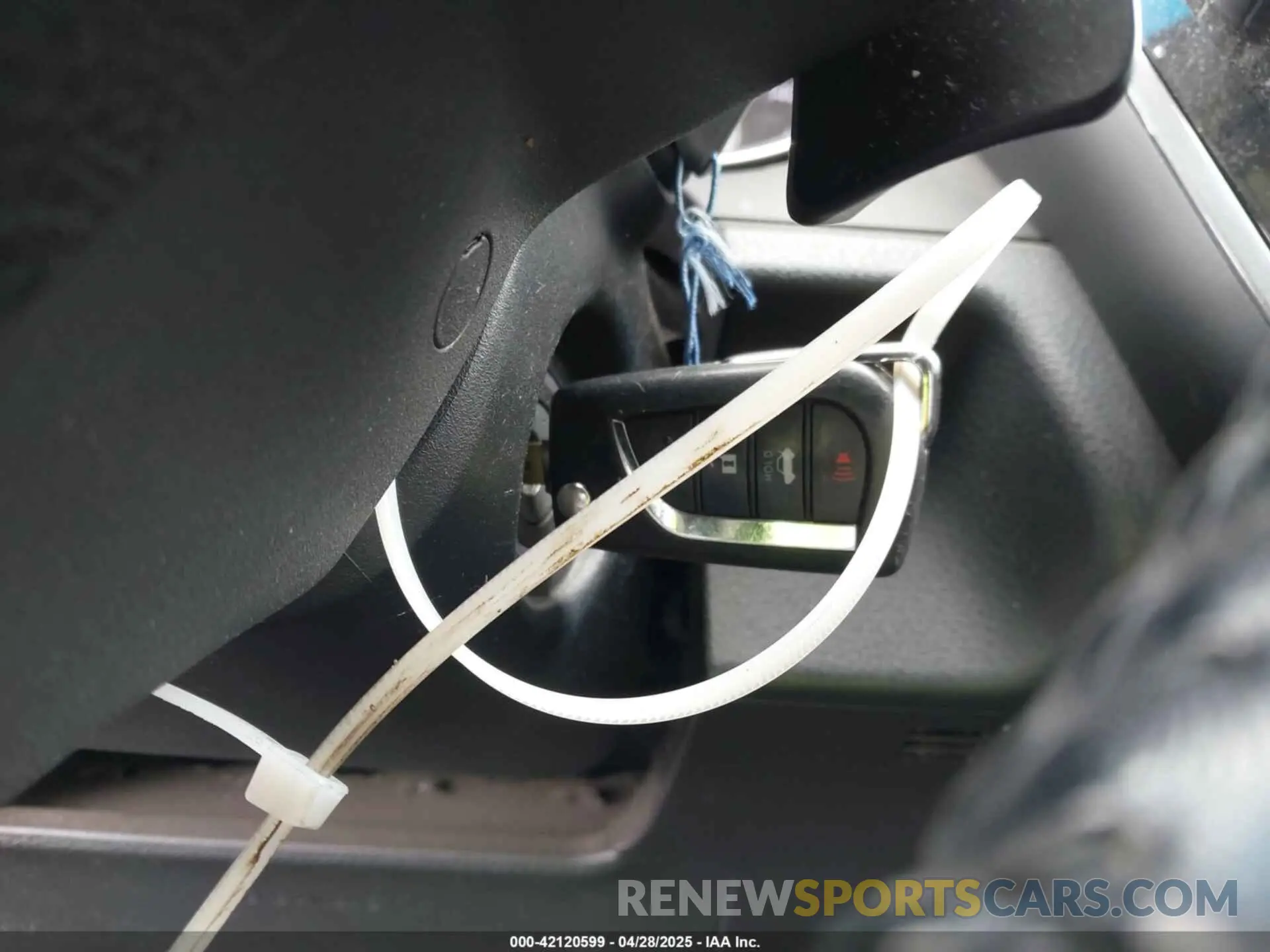 11 Photograph of a damaged car 4T1B11HK8KU729761 TOYOTA CAMRY 2019