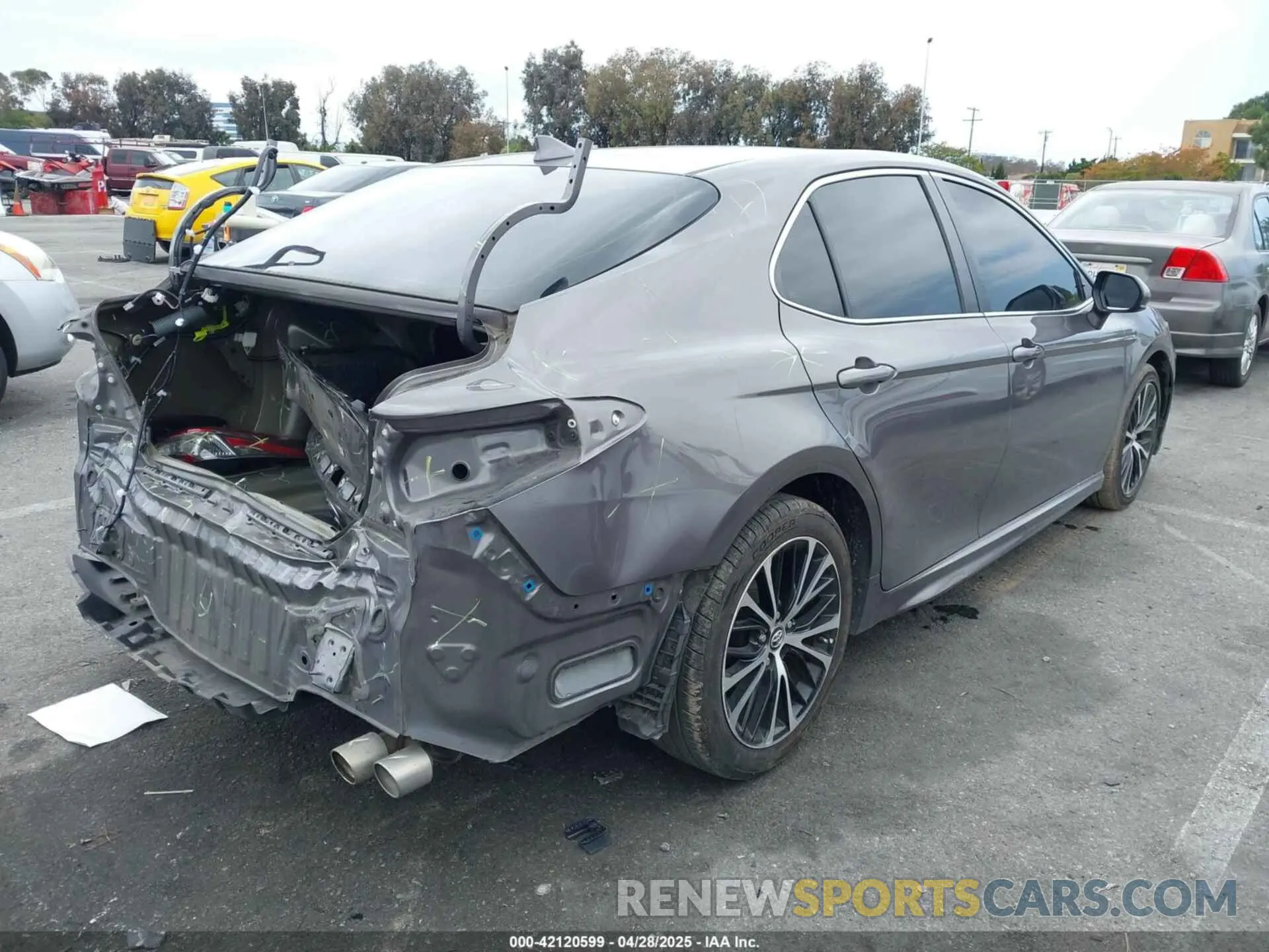 4 Photograph of a damaged car 4T1B11HK8KU729761 TOYOTA CAMRY 2019