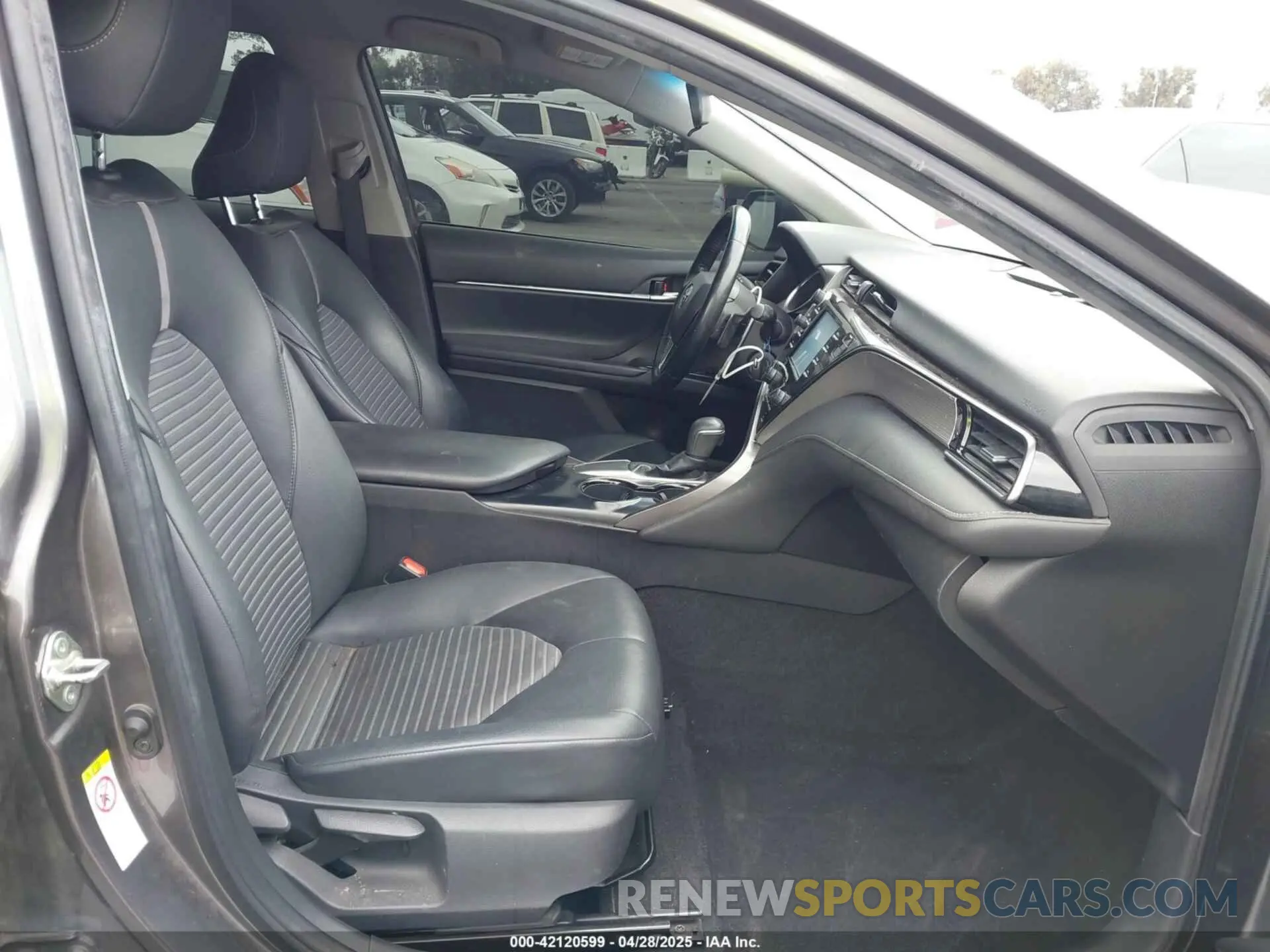 5 Photograph of a damaged car 4T1B11HK8KU729761 TOYOTA CAMRY 2019