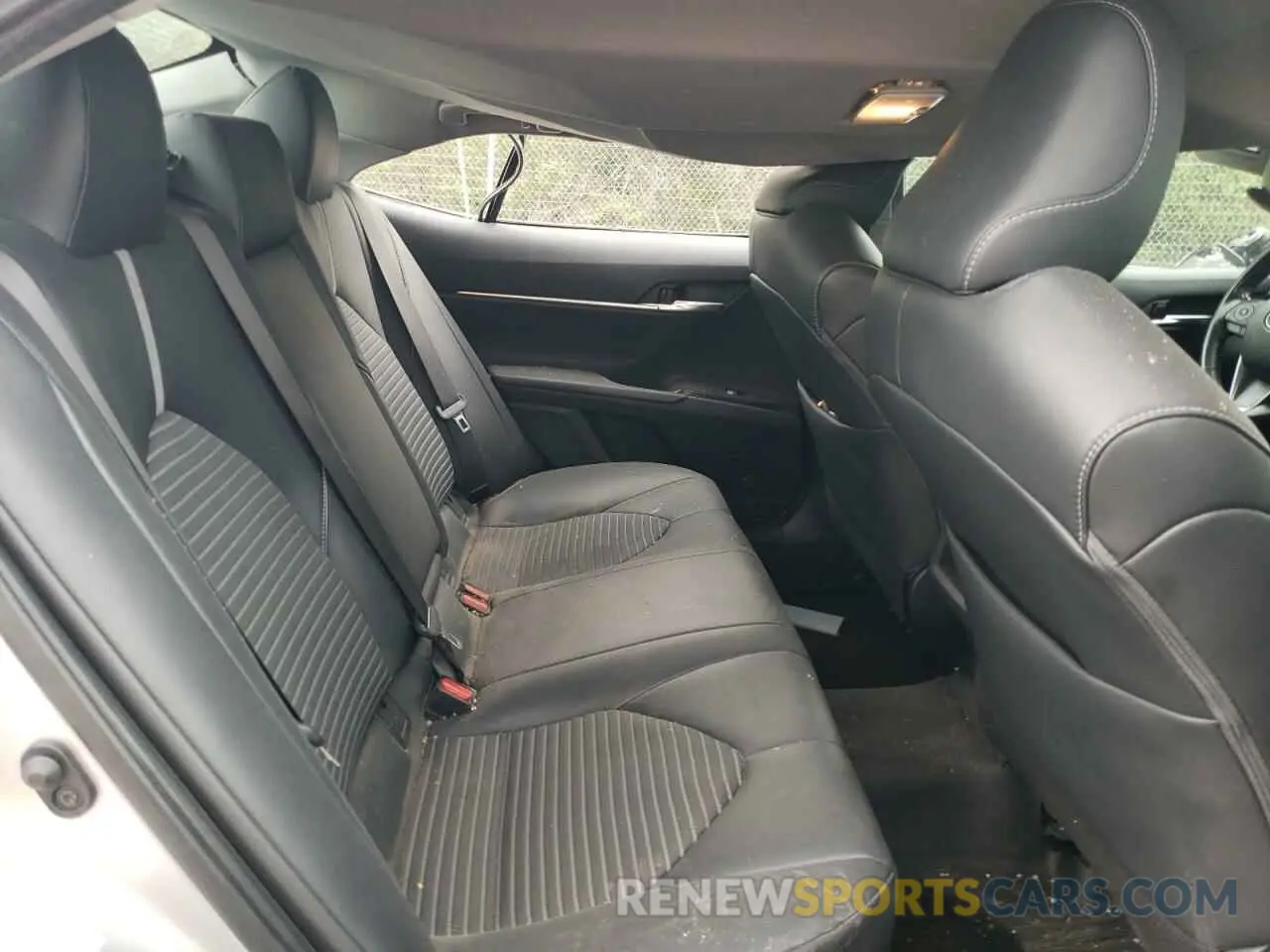 10 Photograph of a damaged car 4T1B11HK8KU730019 TOYOTA CAMRY 2019