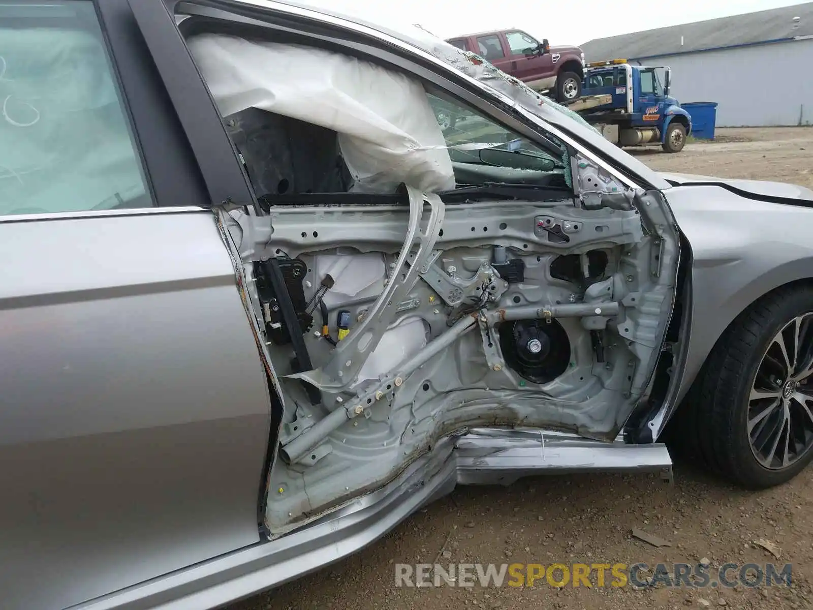 9 Photograph of a damaged car 4T1B11HK8KU730649 TOYOTA CAMRY 2019