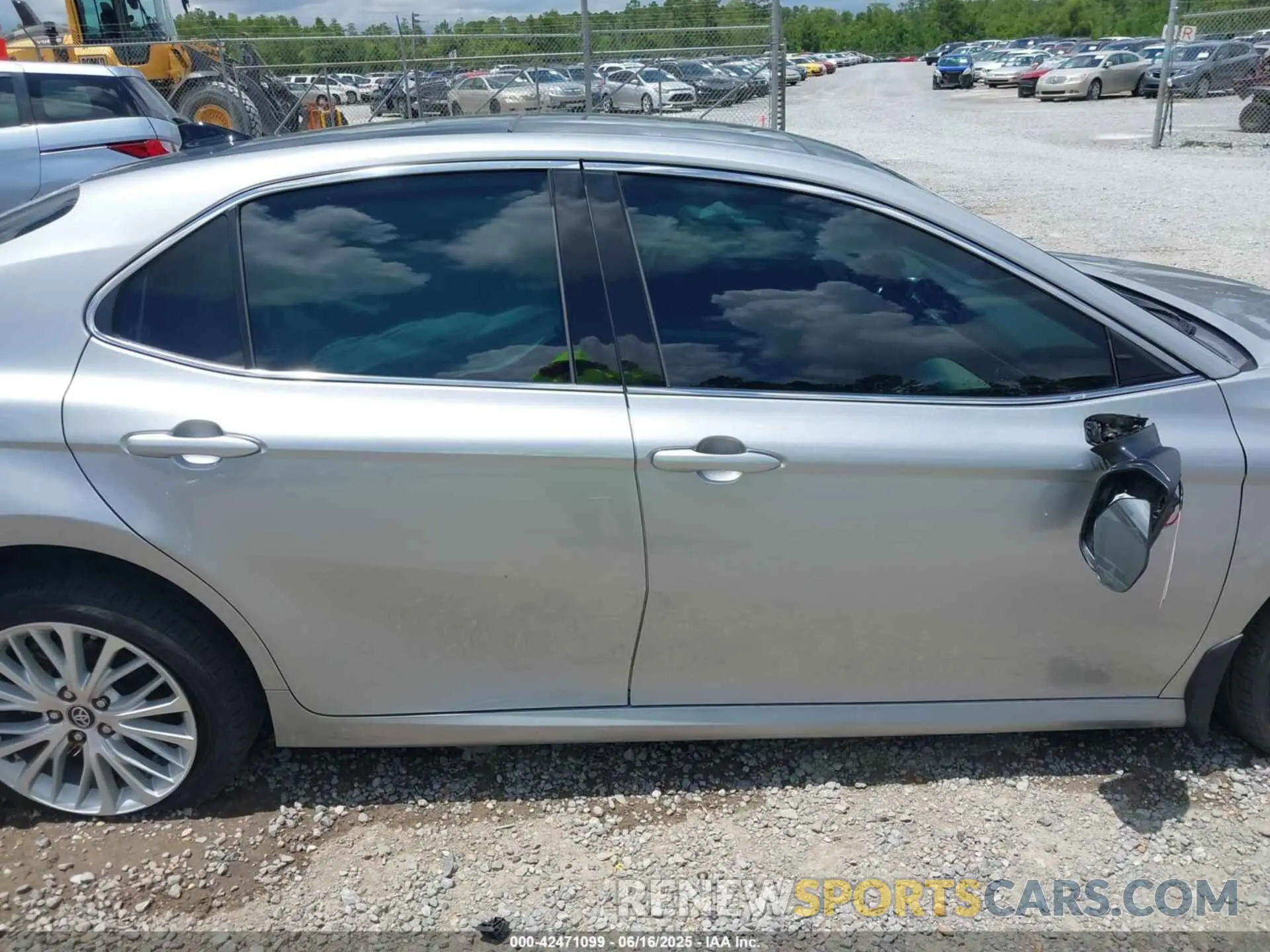 13 Photograph of a damaged car 4T1B11HK8KU734023 TOYOTA CAMRY 2019