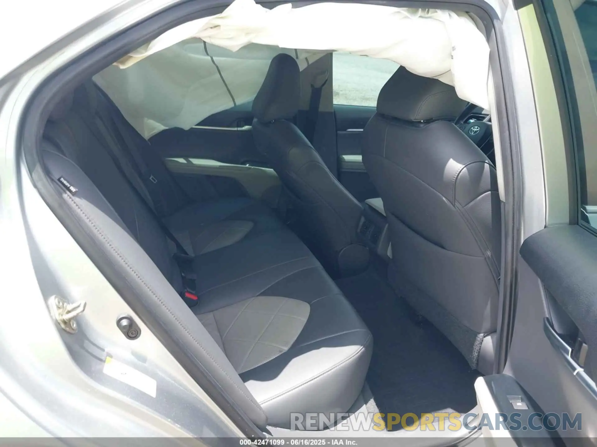 8 Photograph of a damaged car 4T1B11HK8KU734023 TOYOTA CAMRY 2019