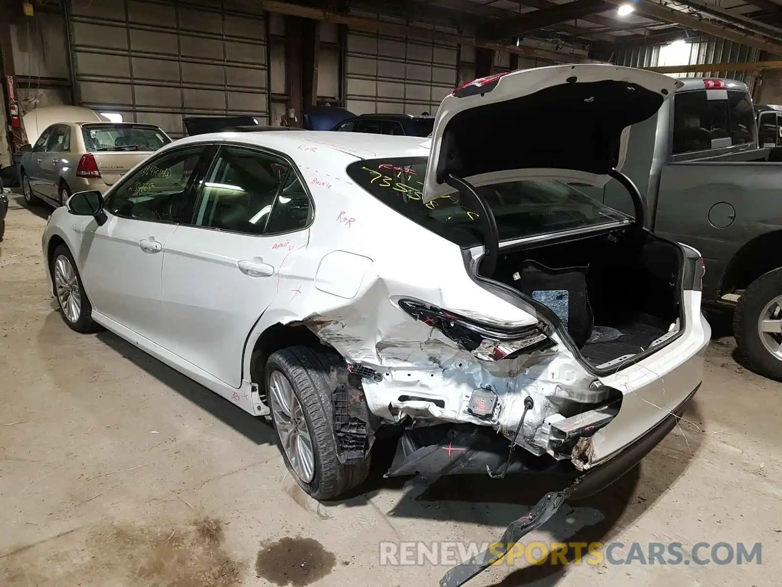 3 Photograph of a damaged car 4T1B11HK8KU735589 TOYOTA CAMRY 2019