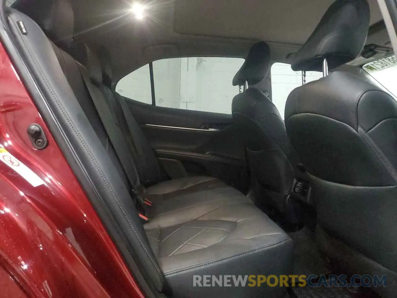 10 Photograph of a damaged car 4T1B11HK8KU738055 TOYOTA CAMRY 2019