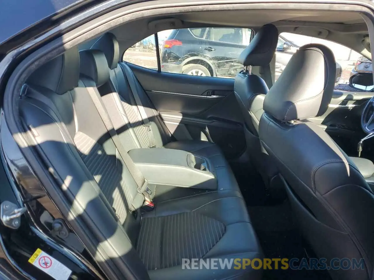 10 Photograph of a damaged car 4T1B11HK8KU742137 TOYOTA CAMRY 2019
