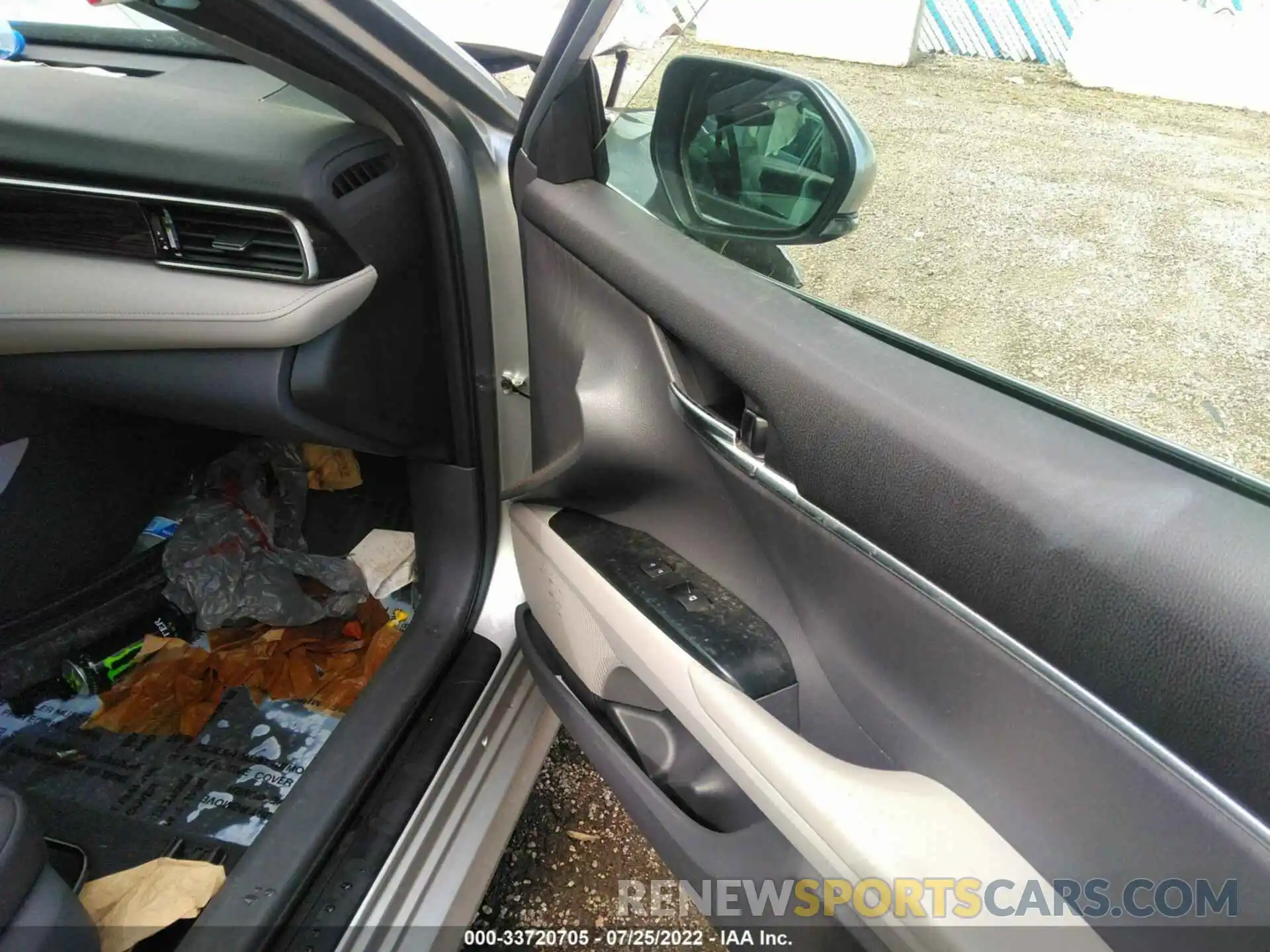 5 Photograph of a damaged car 4T1B11HK8KU742722 TOYOTA CAMRY 2019