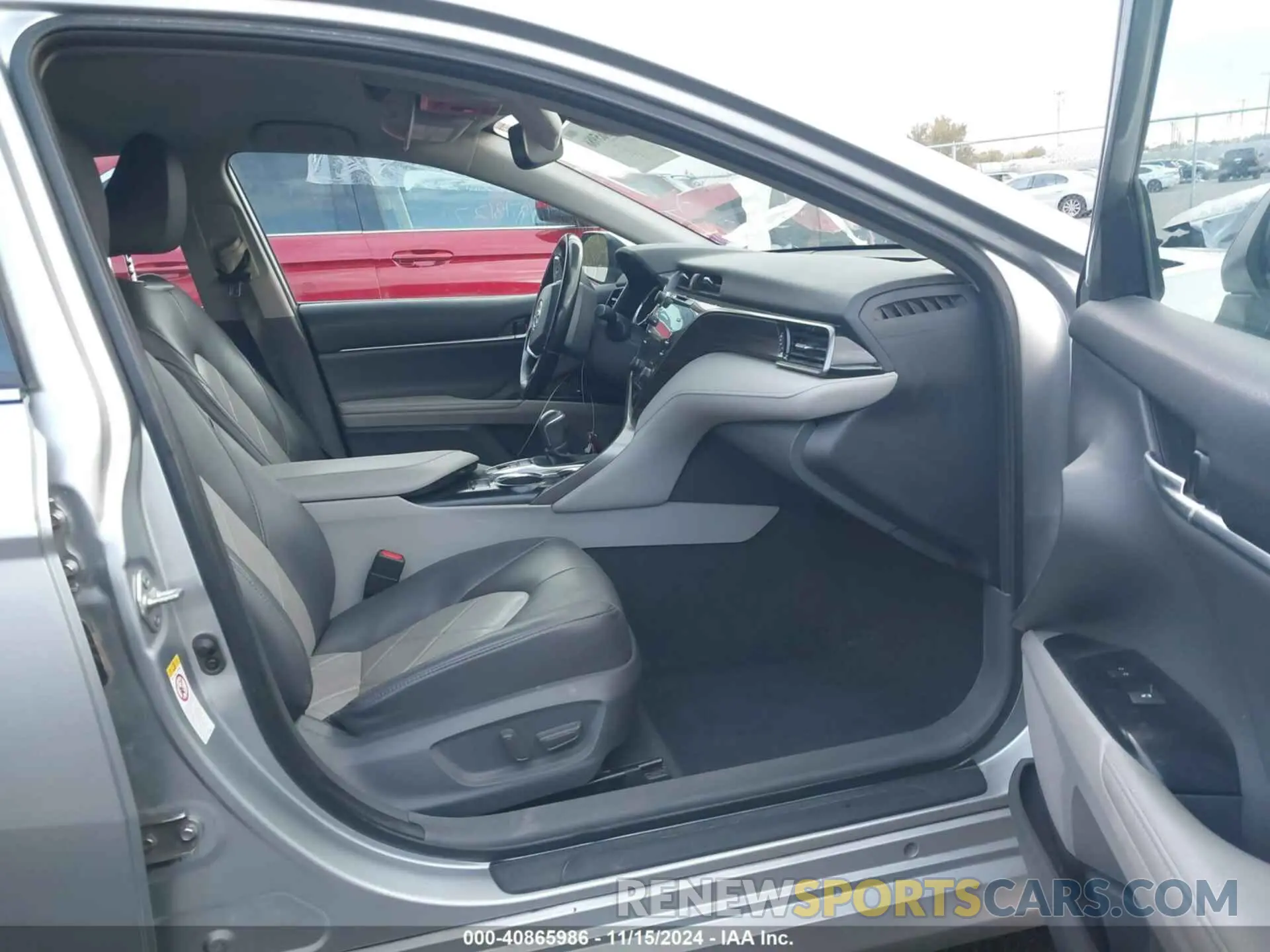 5 Photograph of a damaged car 4T1B11HK8KU743272 TOYOTA CAMRY 2019