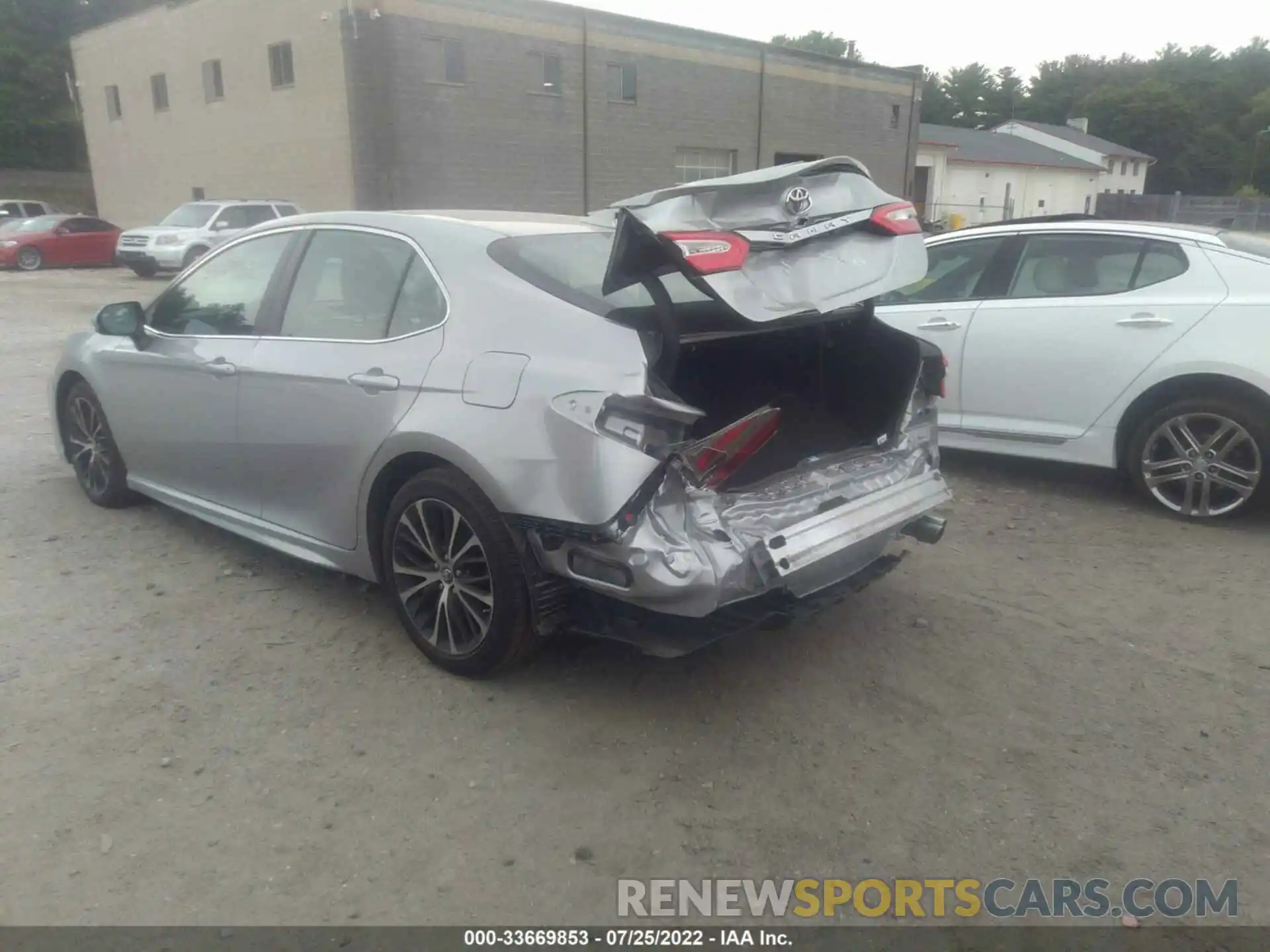 3 Photograph of a damaged car 4T1B11HK8KU743336 TOYOTA CAMRY 2019