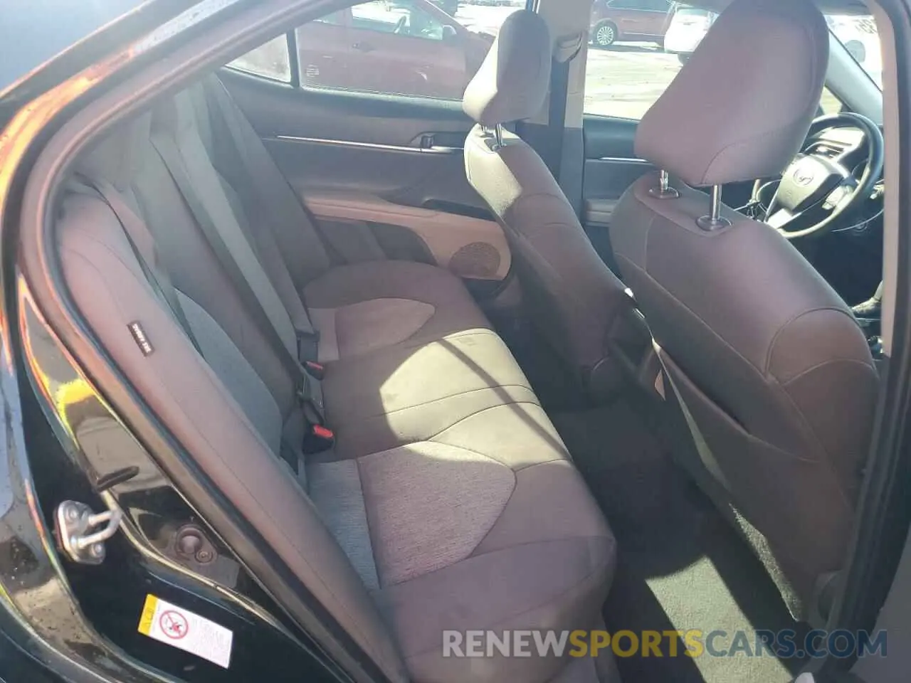 10 Photograph of a damaged car 4T1B11HK8KU743787 TOYOTA CAMRY 2019