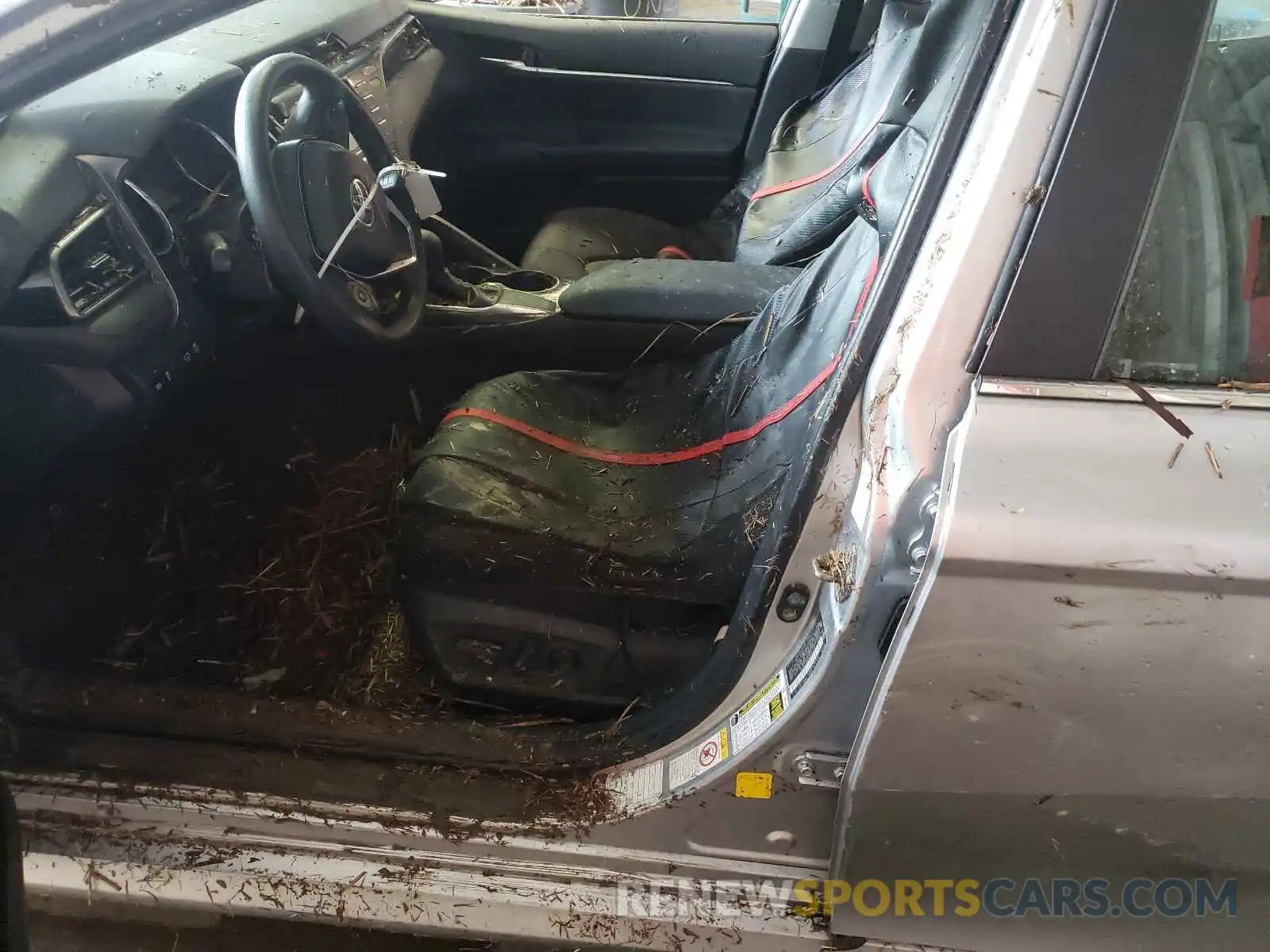 9 Photograph of a damaged car 4T1B11HK8KU743871 TOYOTA CAMRY 2019