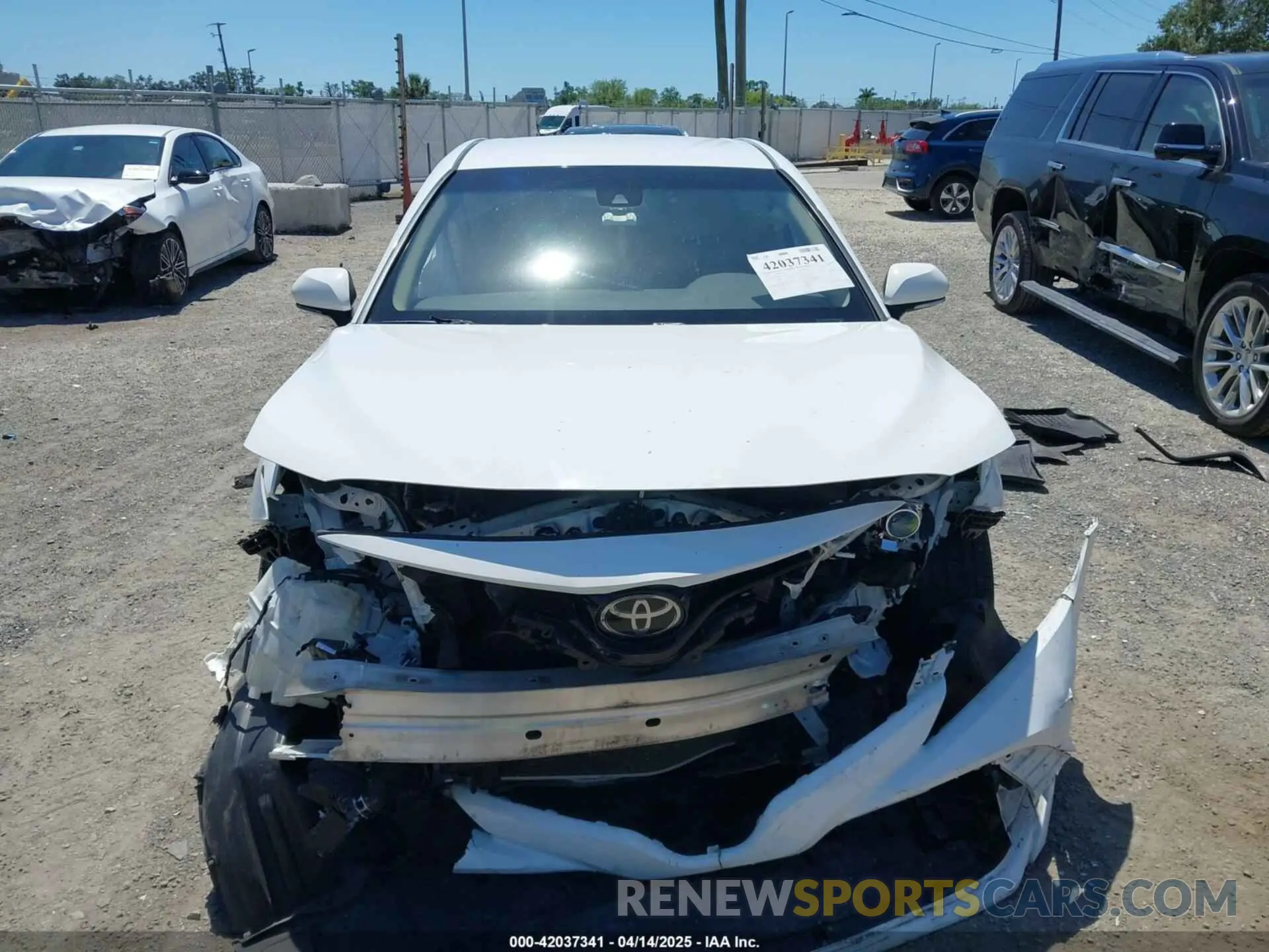 11 Photograph of a damaged car 4T1B11HK8KU744762 TOYOTA CAMRY 2019