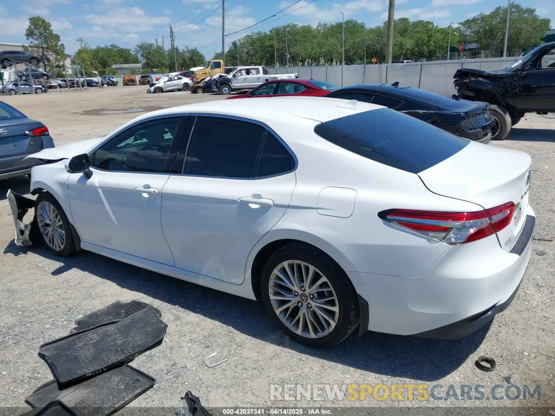 13 Photograph of a damaged car 4T1B11HK8KU744762 TOYOTA CAMRY 2019